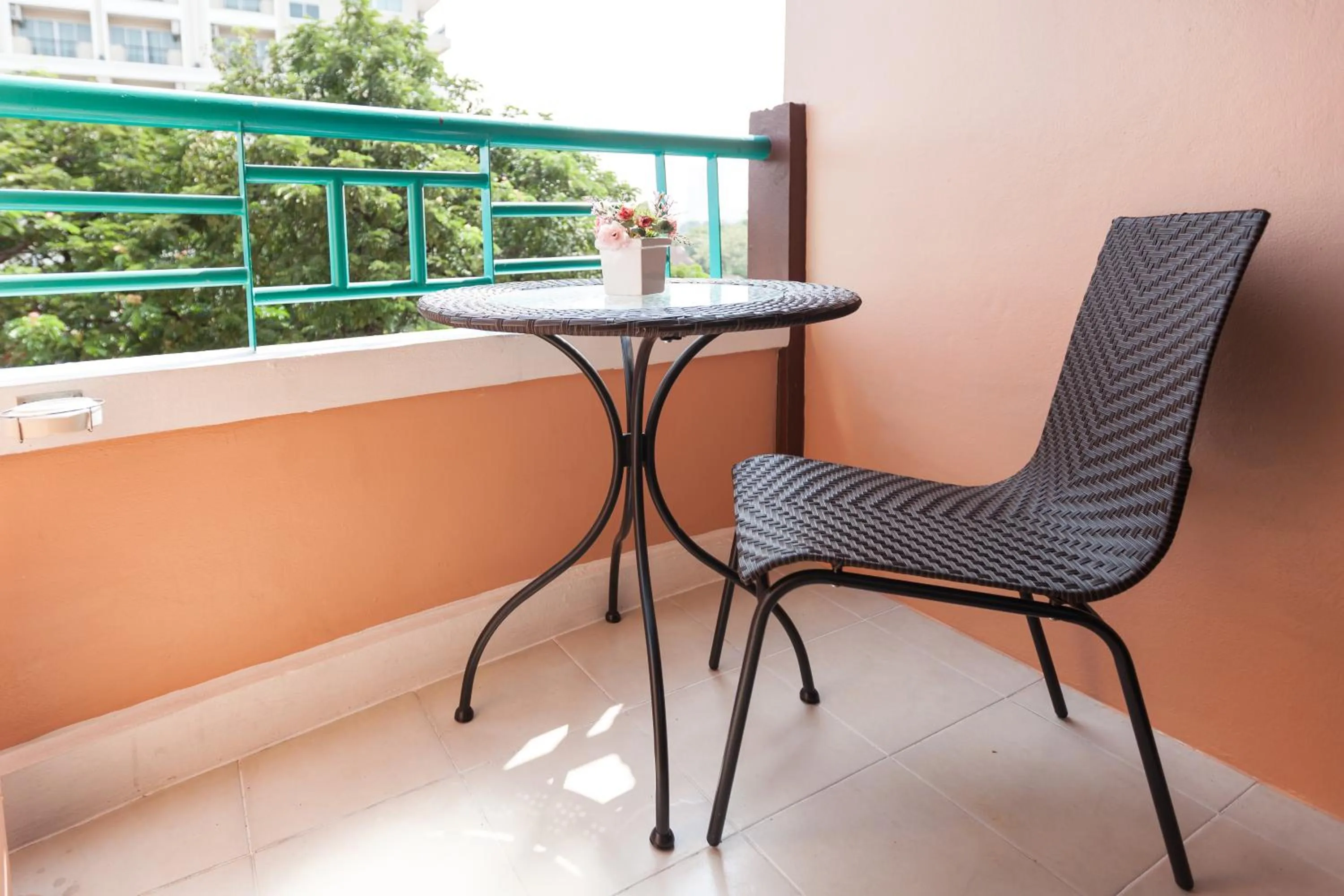 Deluxe Twin Room in Vabua Asotel Bangkok