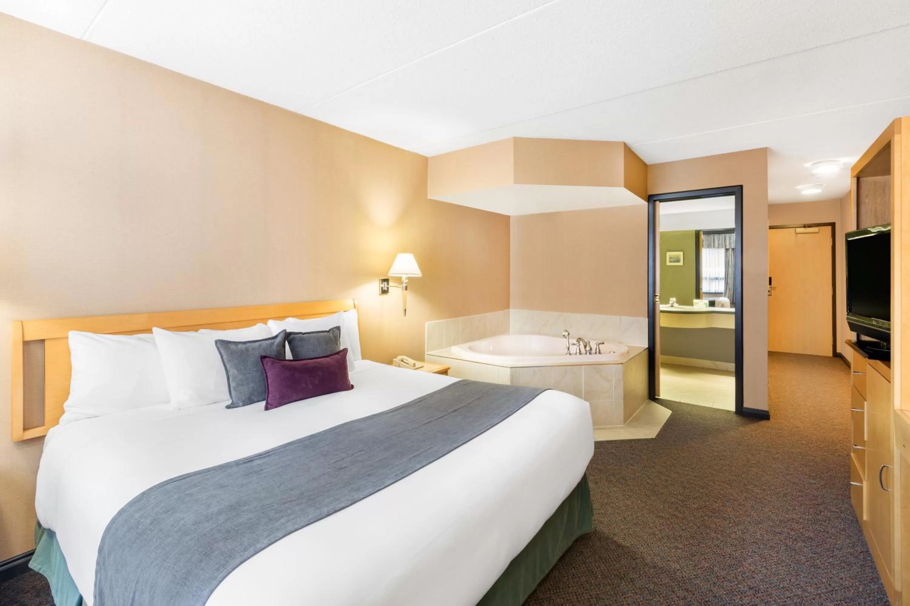 King Studio Suite - Non-Smoking in Ramada Plaza by Wyndham Prince George