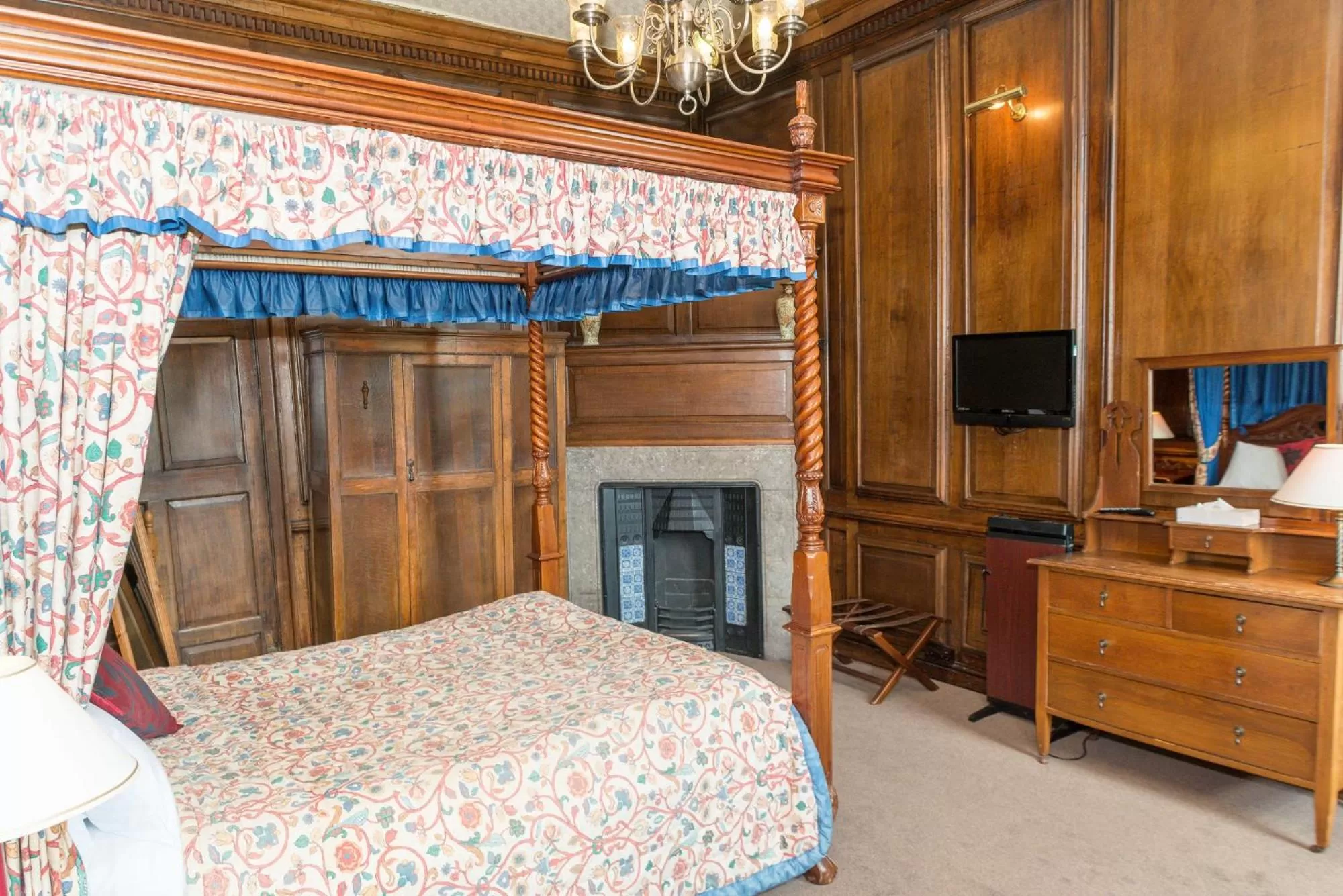 Four Poster Suite  in Haughton Hall Hotel & Leisure Club