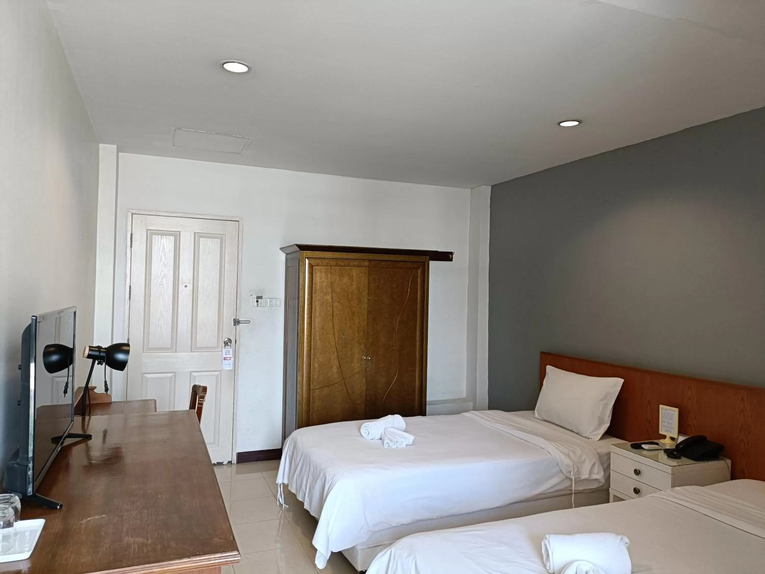 Superior Twin Room in JL Bangkok Hotel