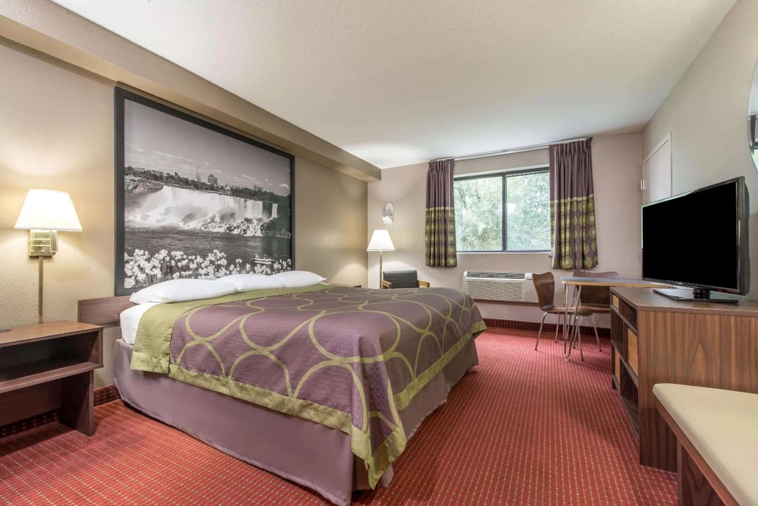 1 King Bed, Mobility/Hearing Accessible Room, Tub w/Grab Bars, Non-Smoking in Super 8 by Wyndham Niagara Falls