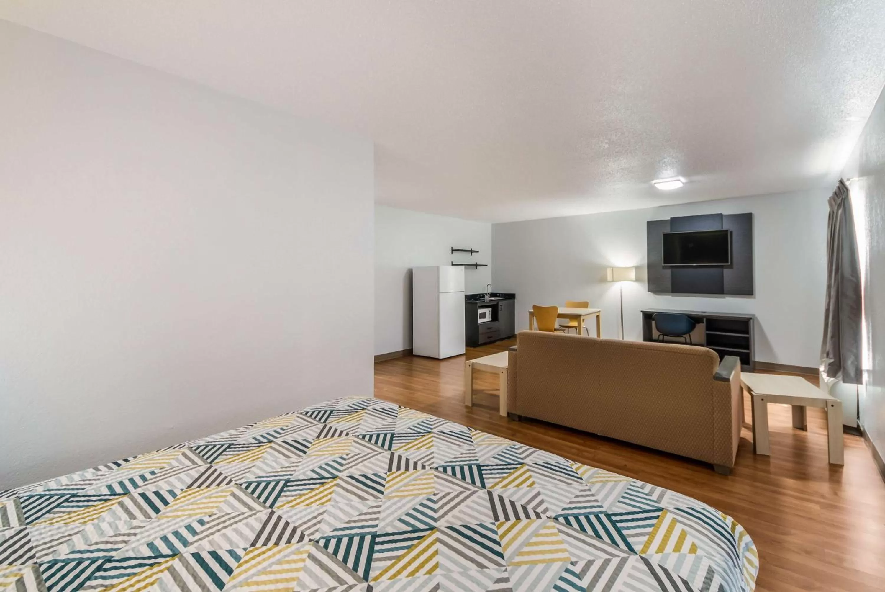 One-Bedroom Suite - Non-Smoking in Studio 6 Laredo, Tx - North I-35