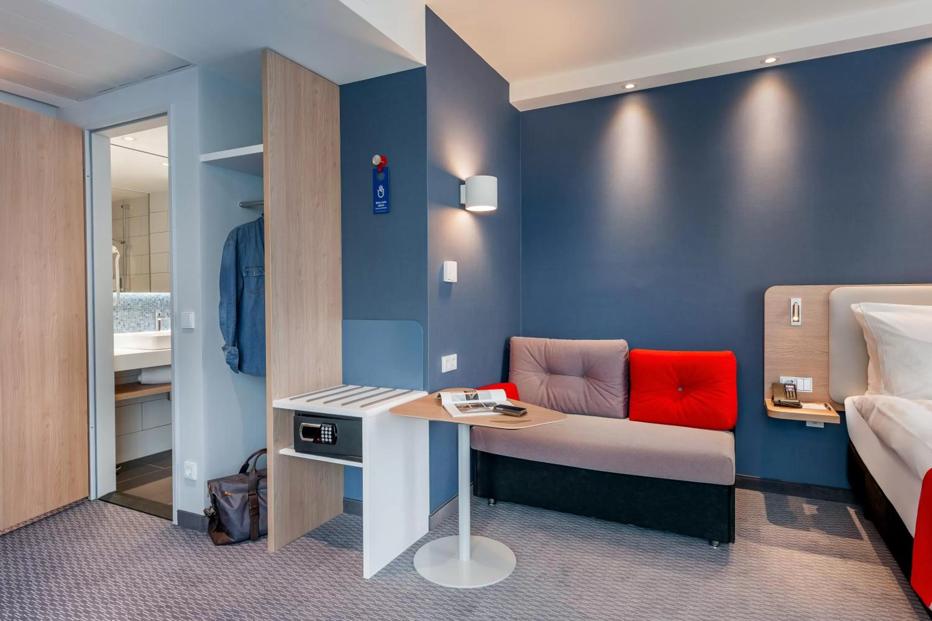 Standard Queen Room with Sofa Bed - Non-Smoking in Holiday Inn Express - Berlin - Alexanderplatz by IHG