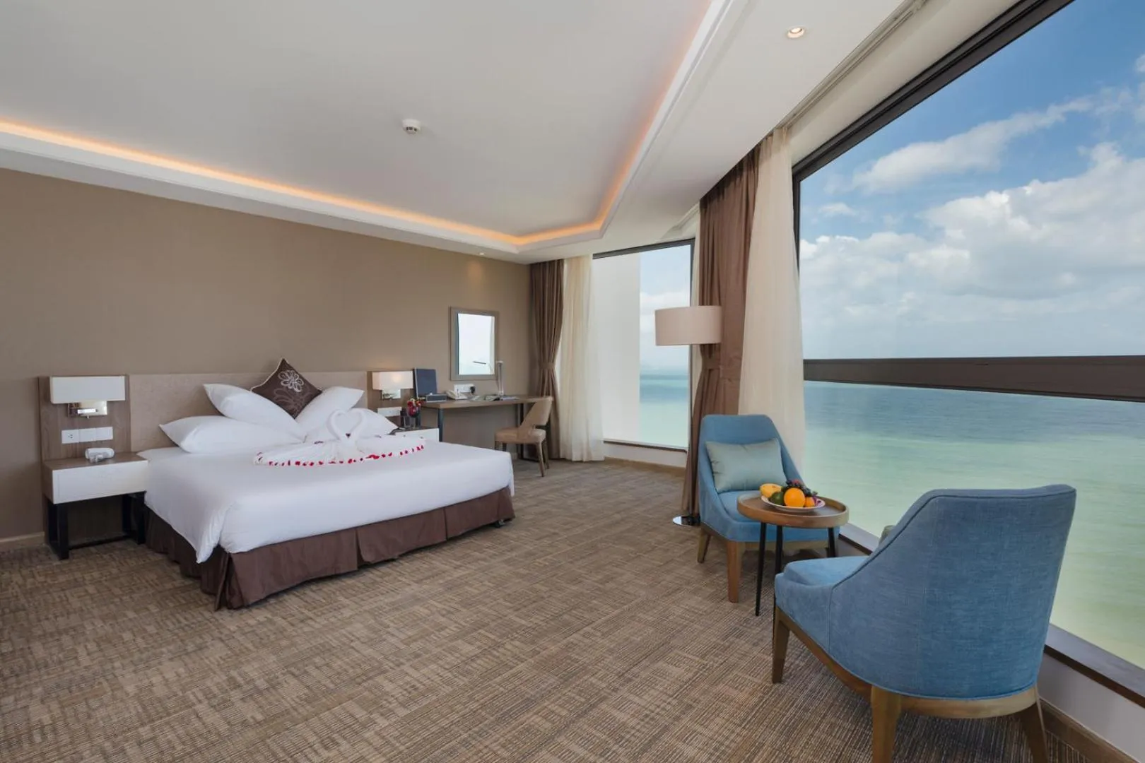 King Suite with Ocean View in Comodo Nha Trang Hotel
