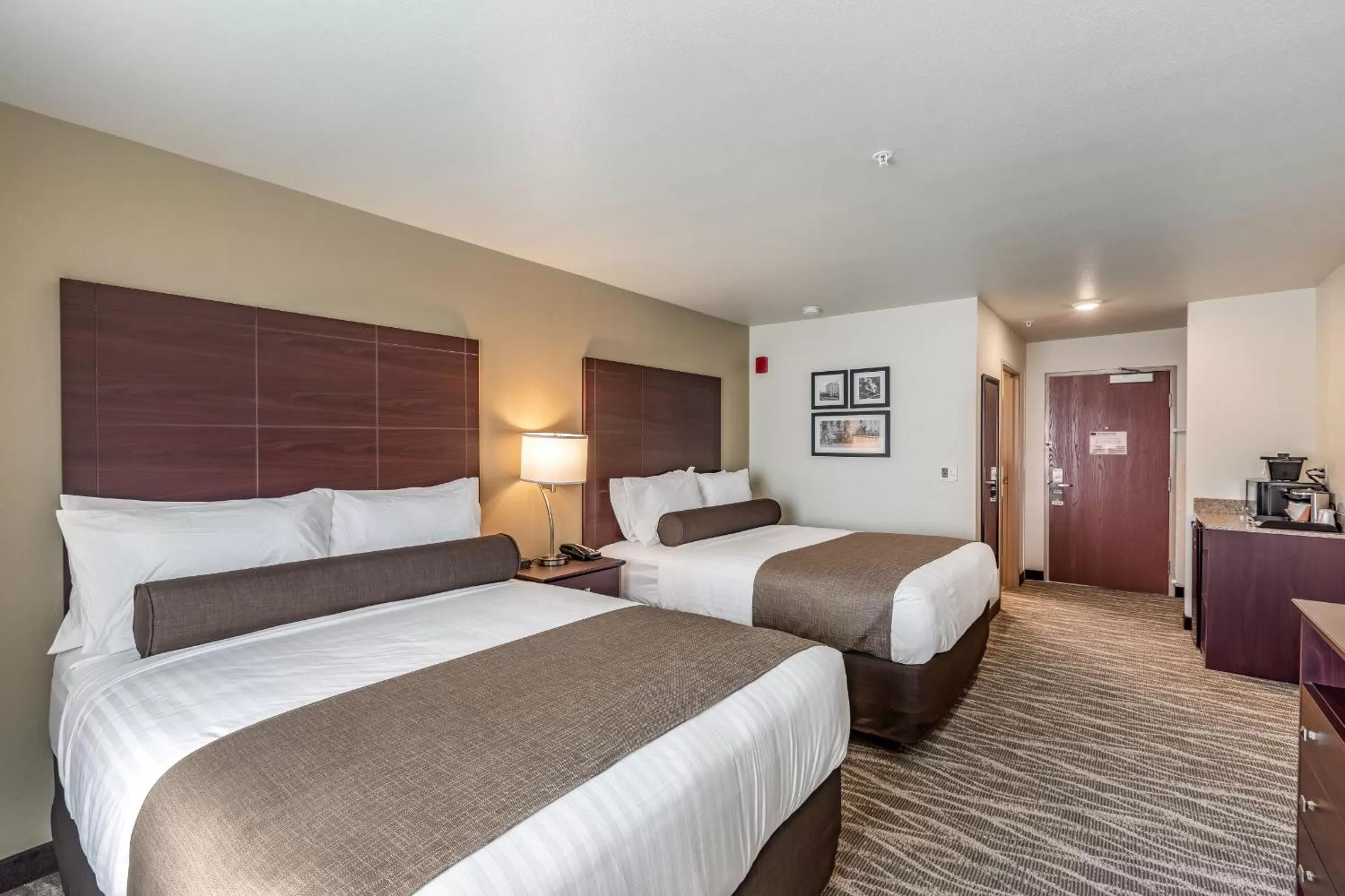 Queen Room - Disability Access in Cobblestone Hotel & Suites - Stevens Point