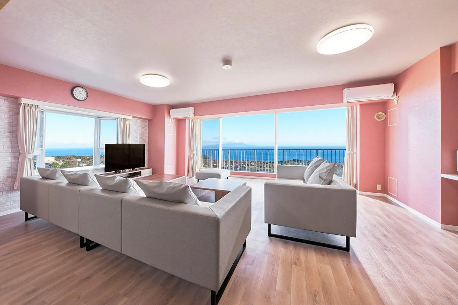 Deluxe Suite with Ocean View - Top Floor (120㎡) in Hotel Village Izukogen