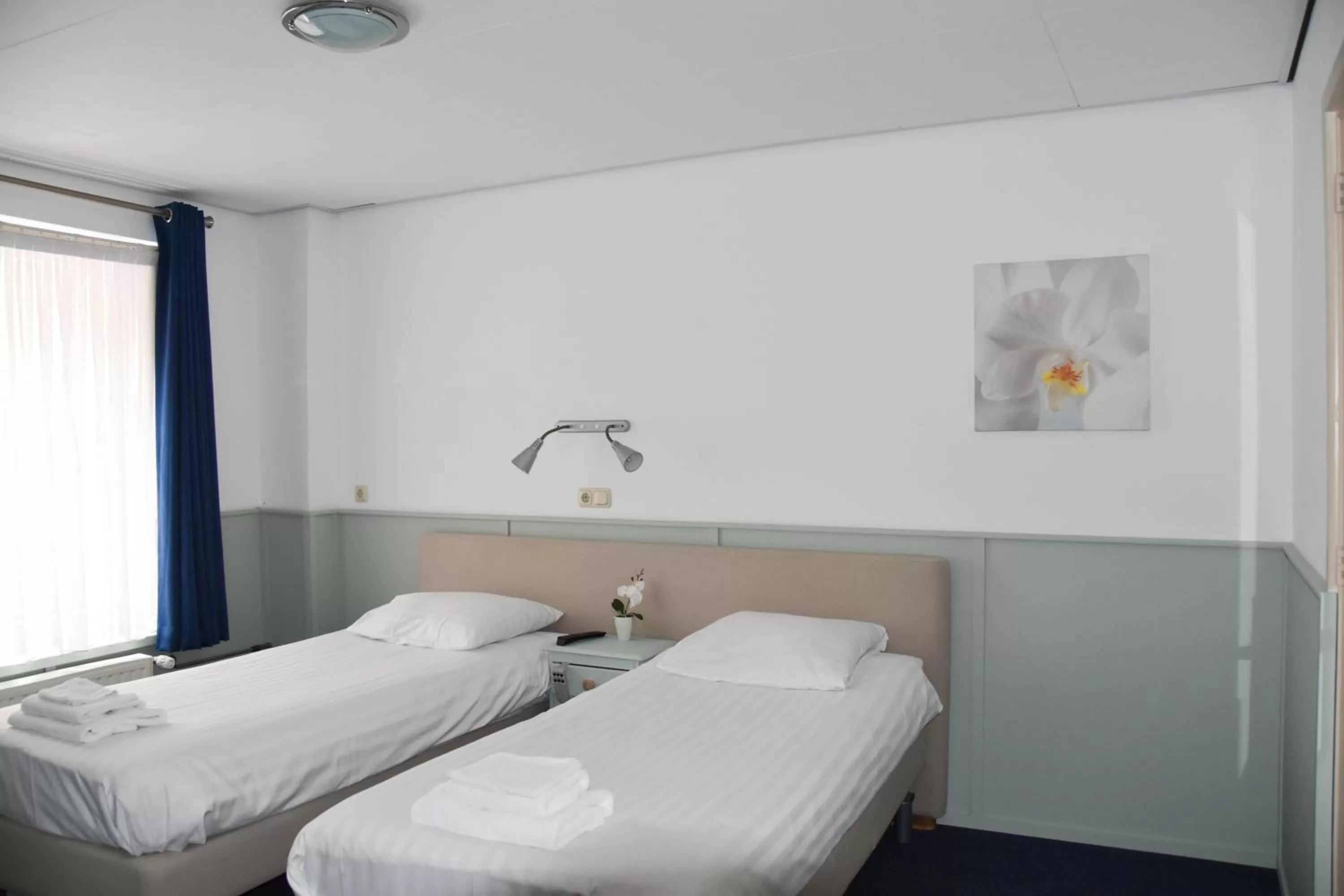 Double or Twin Room with Bathroom in Hotel Verhoeven