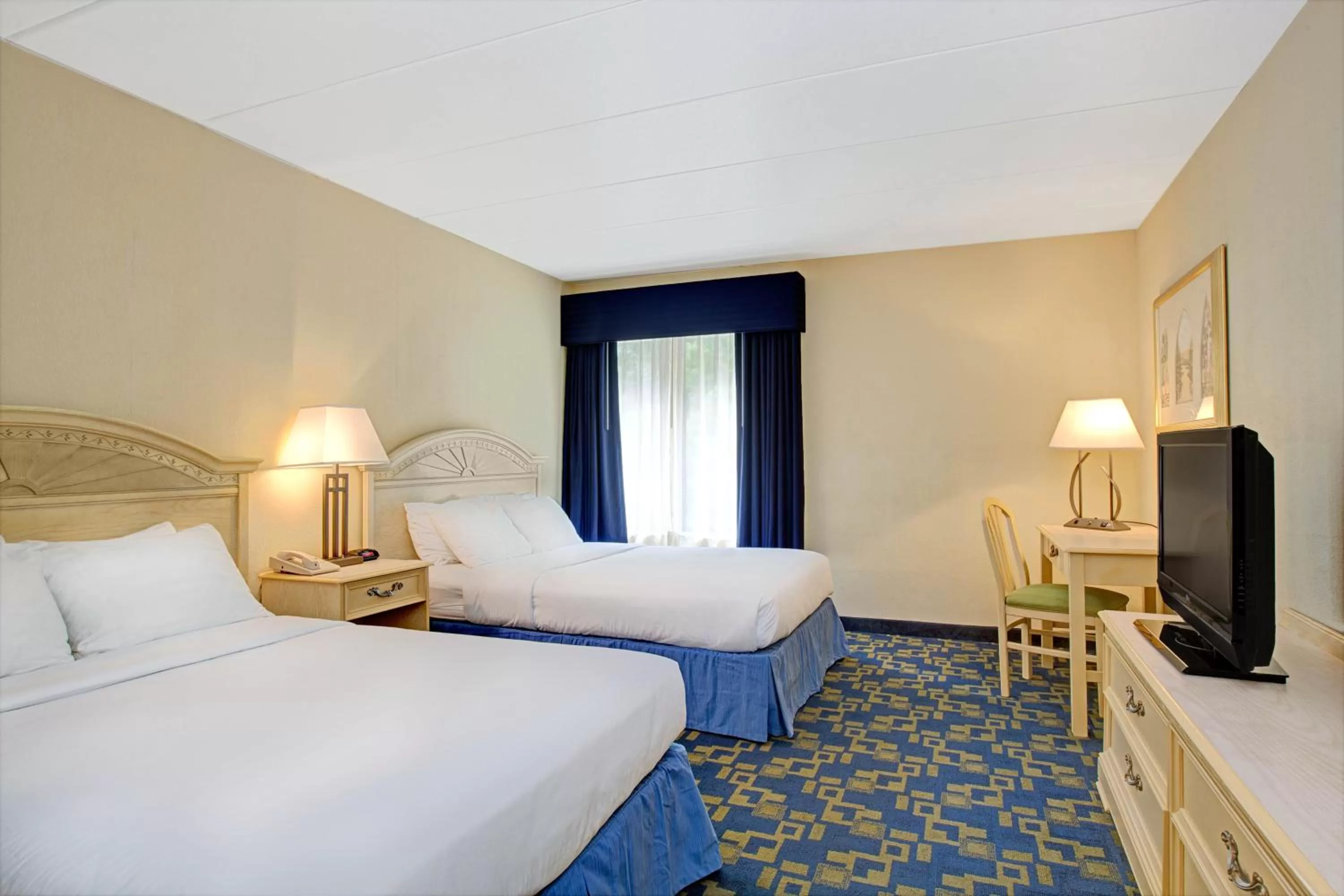 Double Room with Two Double Beds - Smoking in Windsor Hotel