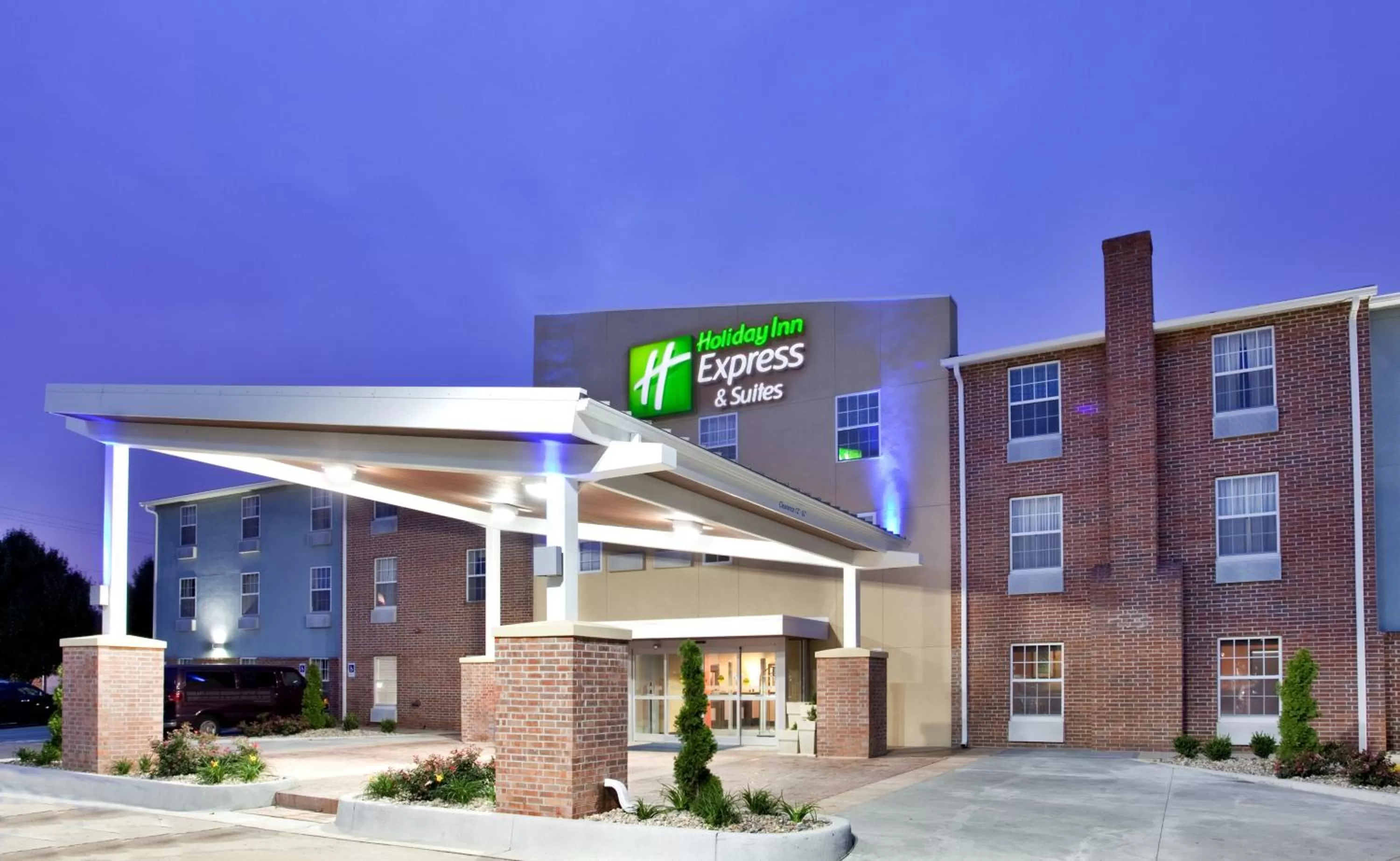 Holiday Inn Express Hotel & Suites North Kansas City by IHG