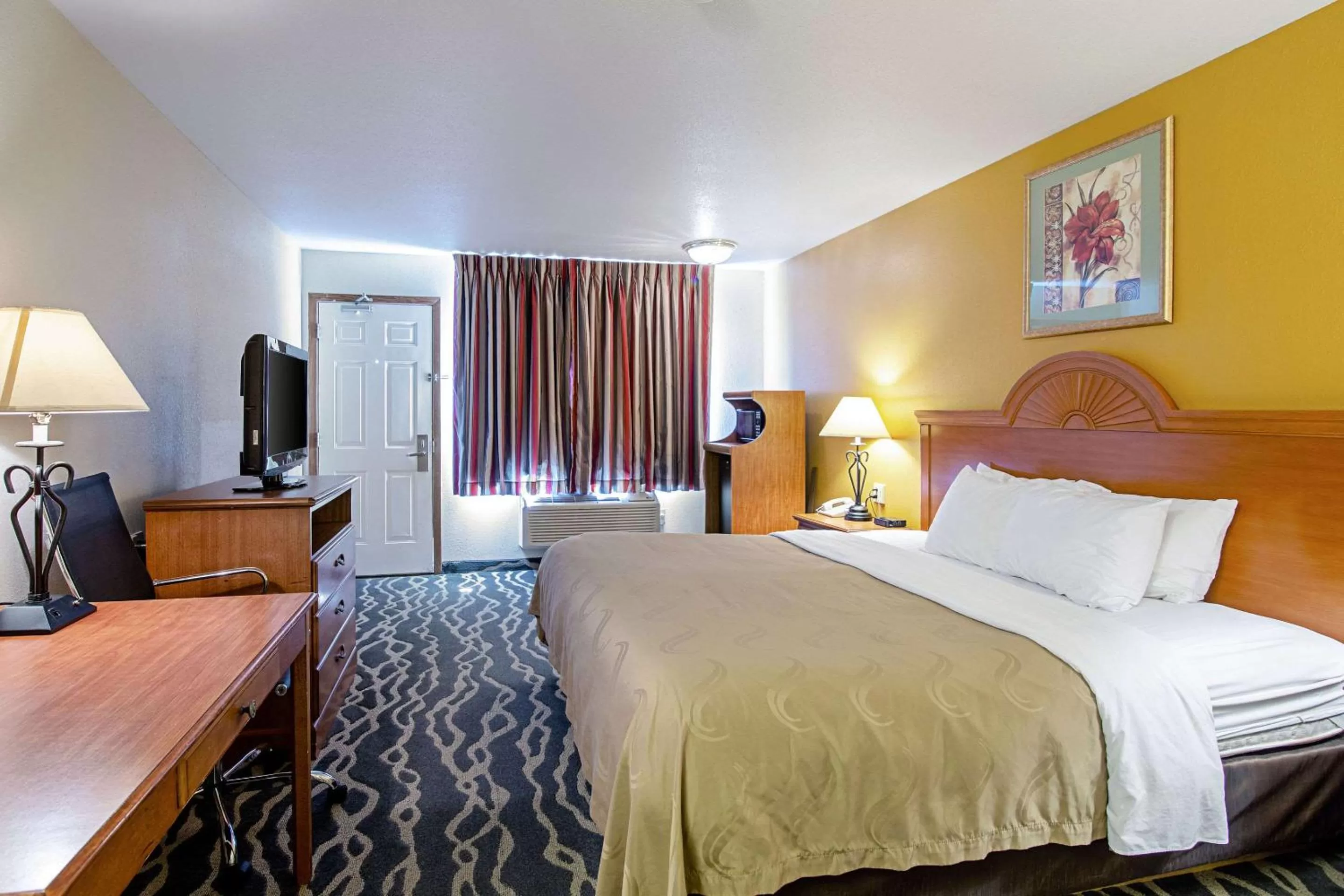 King Room - Non-Smoking in Quality Inn Huron