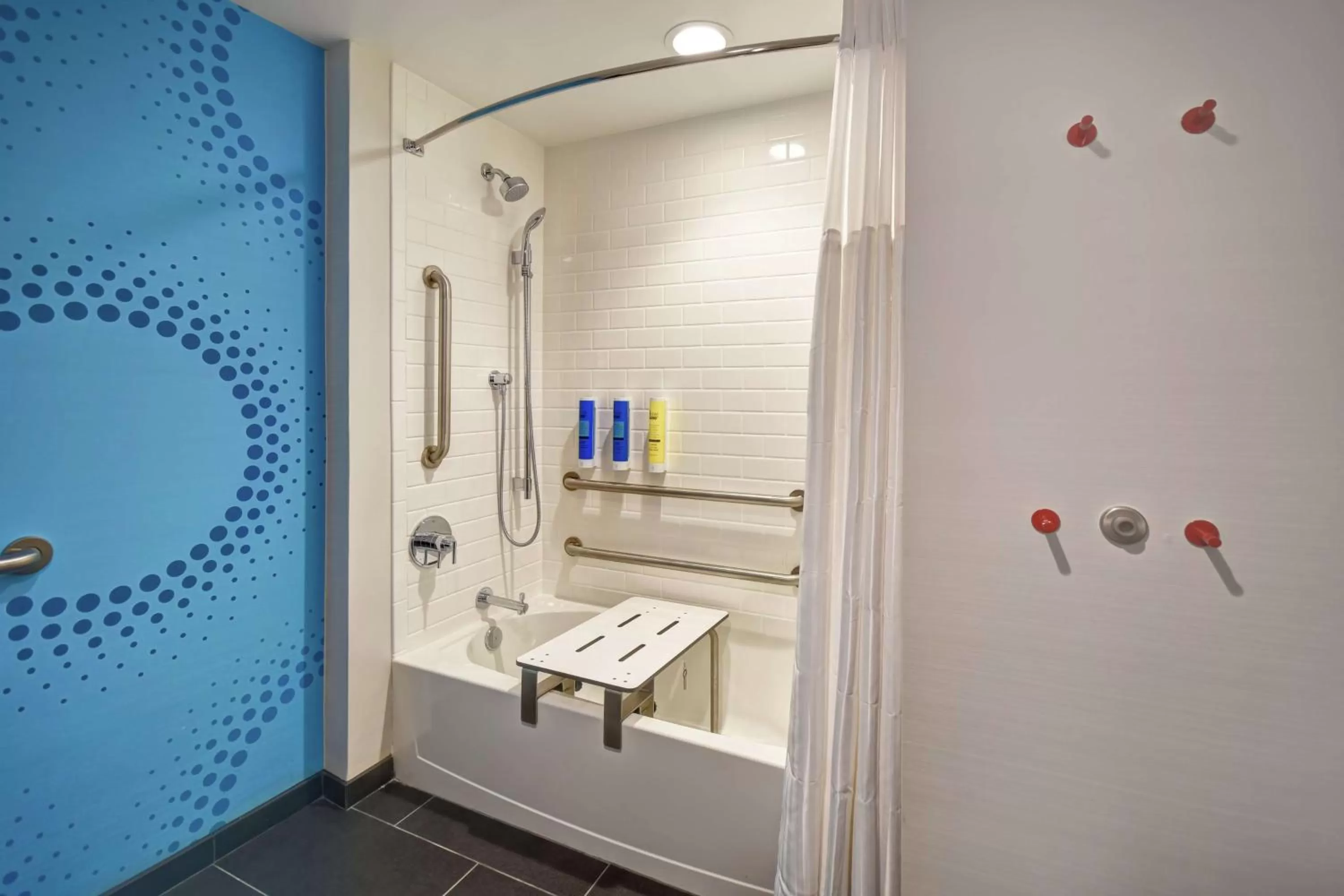 Queen Room with Two Queen Beds - Mobility Access in Tru By Hilton Pigeon Forge