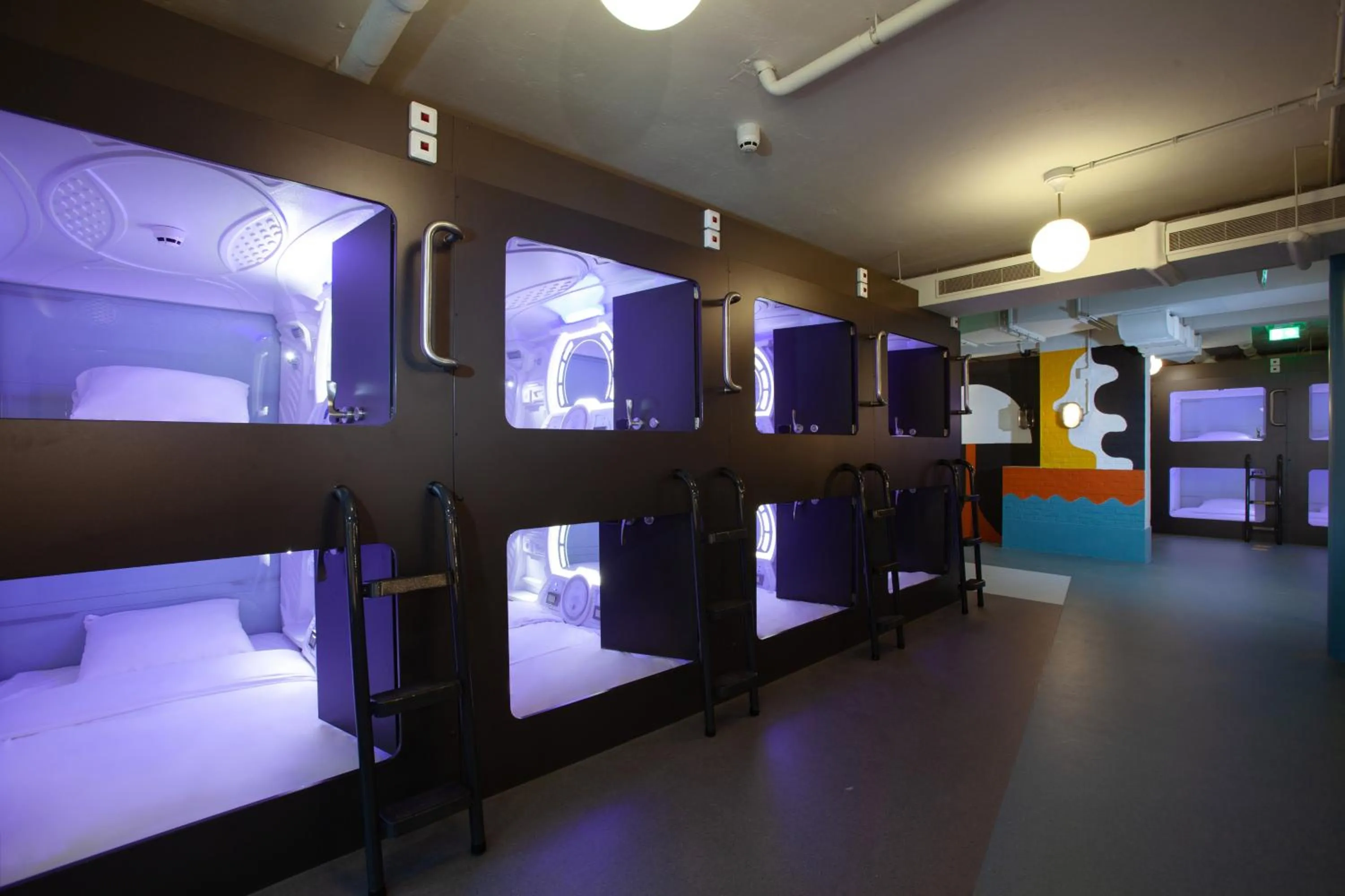 POD with shared bathroom in Generator Amsterdam