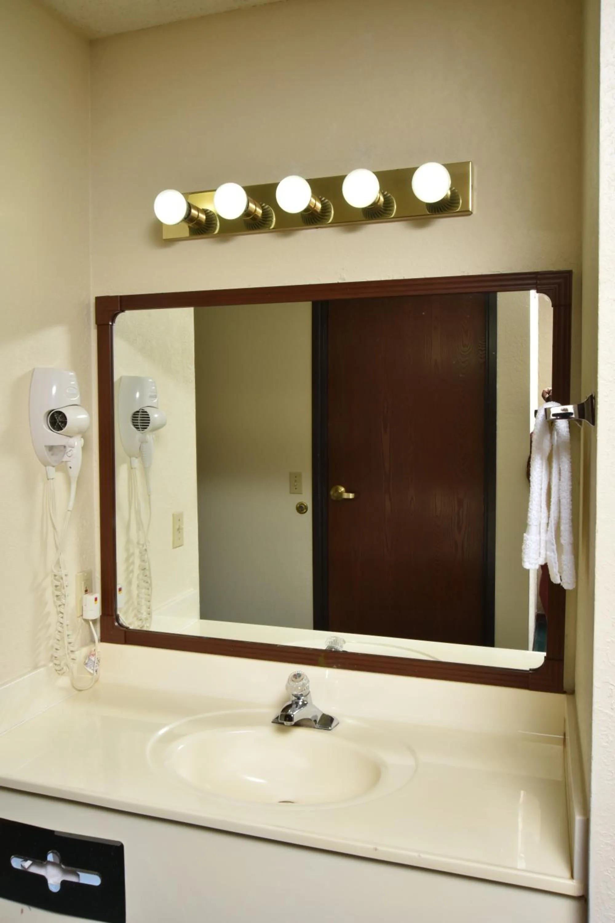 Queen Room - Non-Smoking in Super 8 by Wyndham Springfield-Battlefield