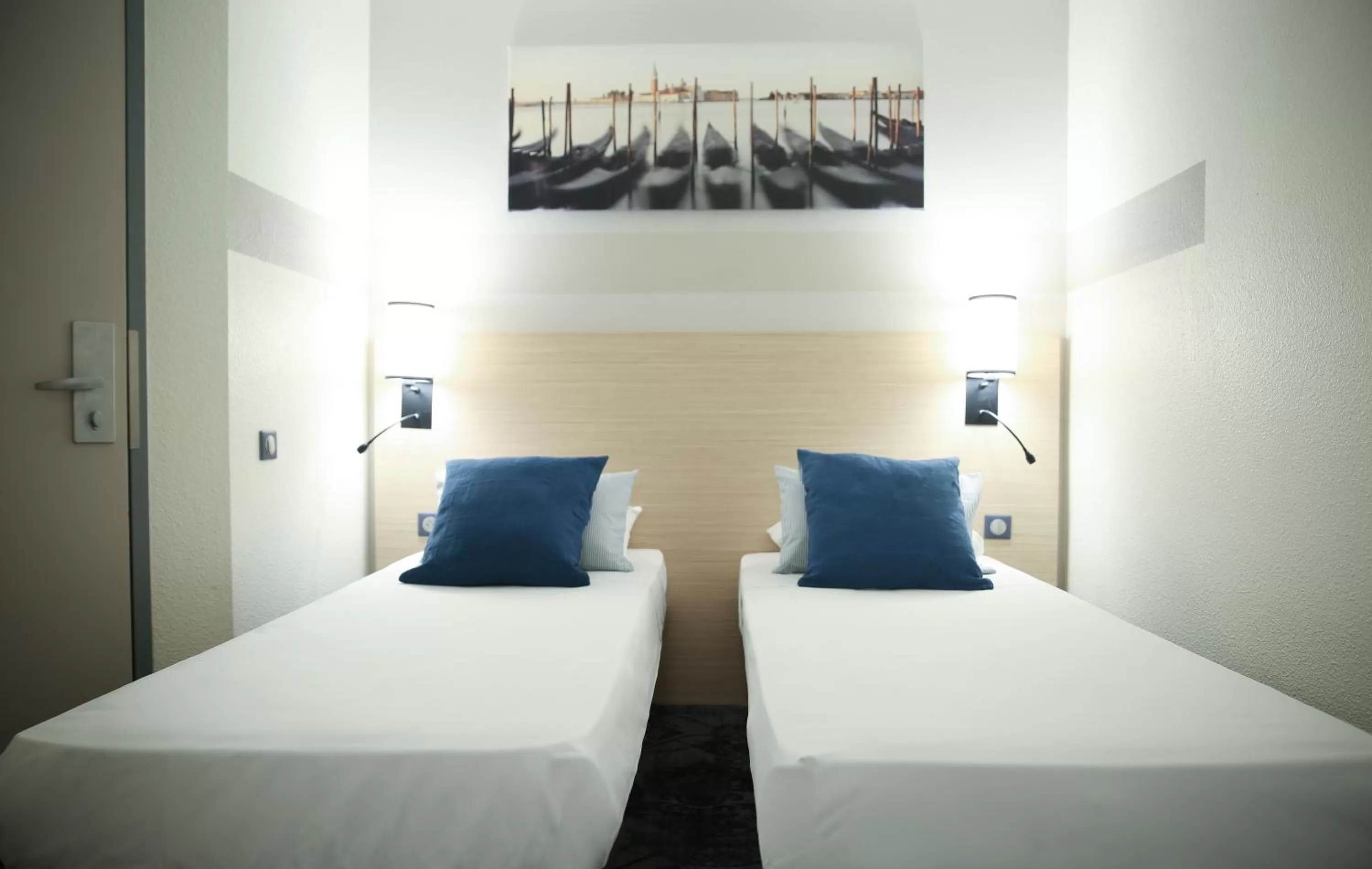 Twin Room - single occupancy in Hotel Inn Design Dijon Sud