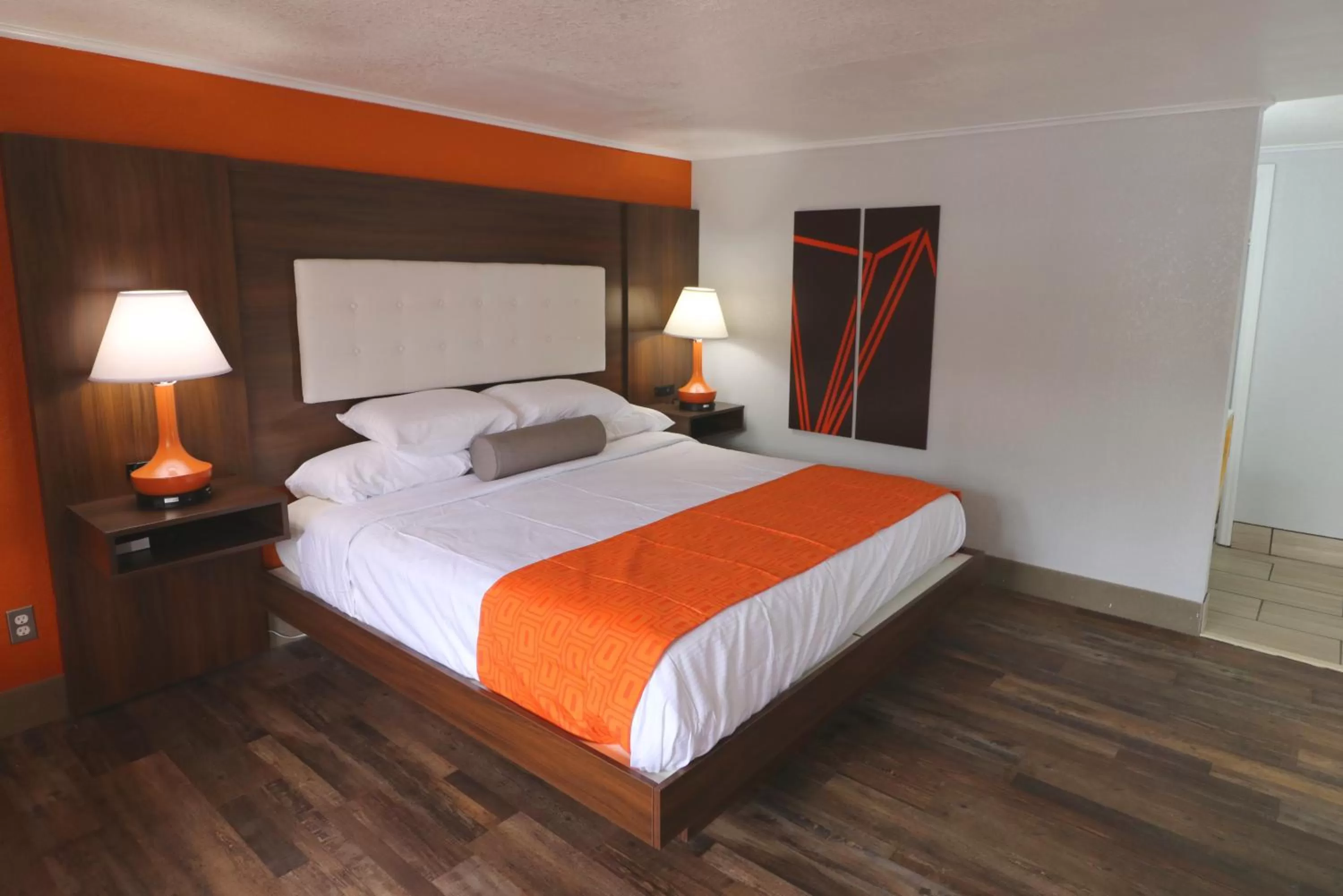 King Room in Howard Johnson by Wyndham Downtown Gatlinburg