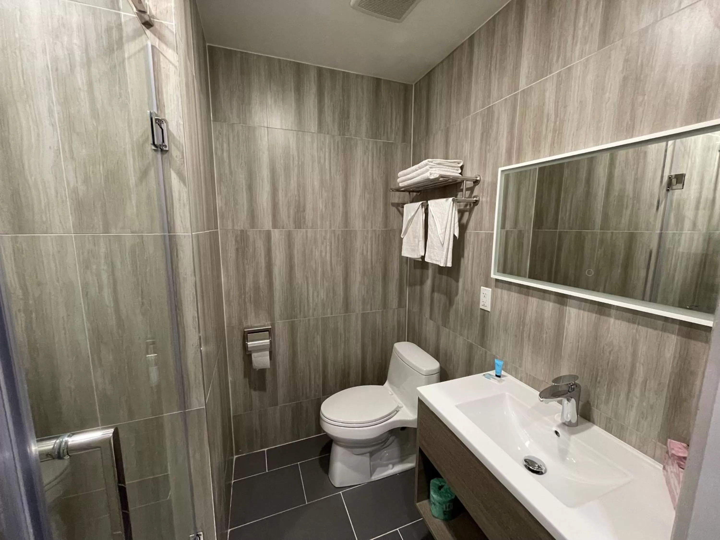 King Room in King Hotel Brooklyn Sunset Park