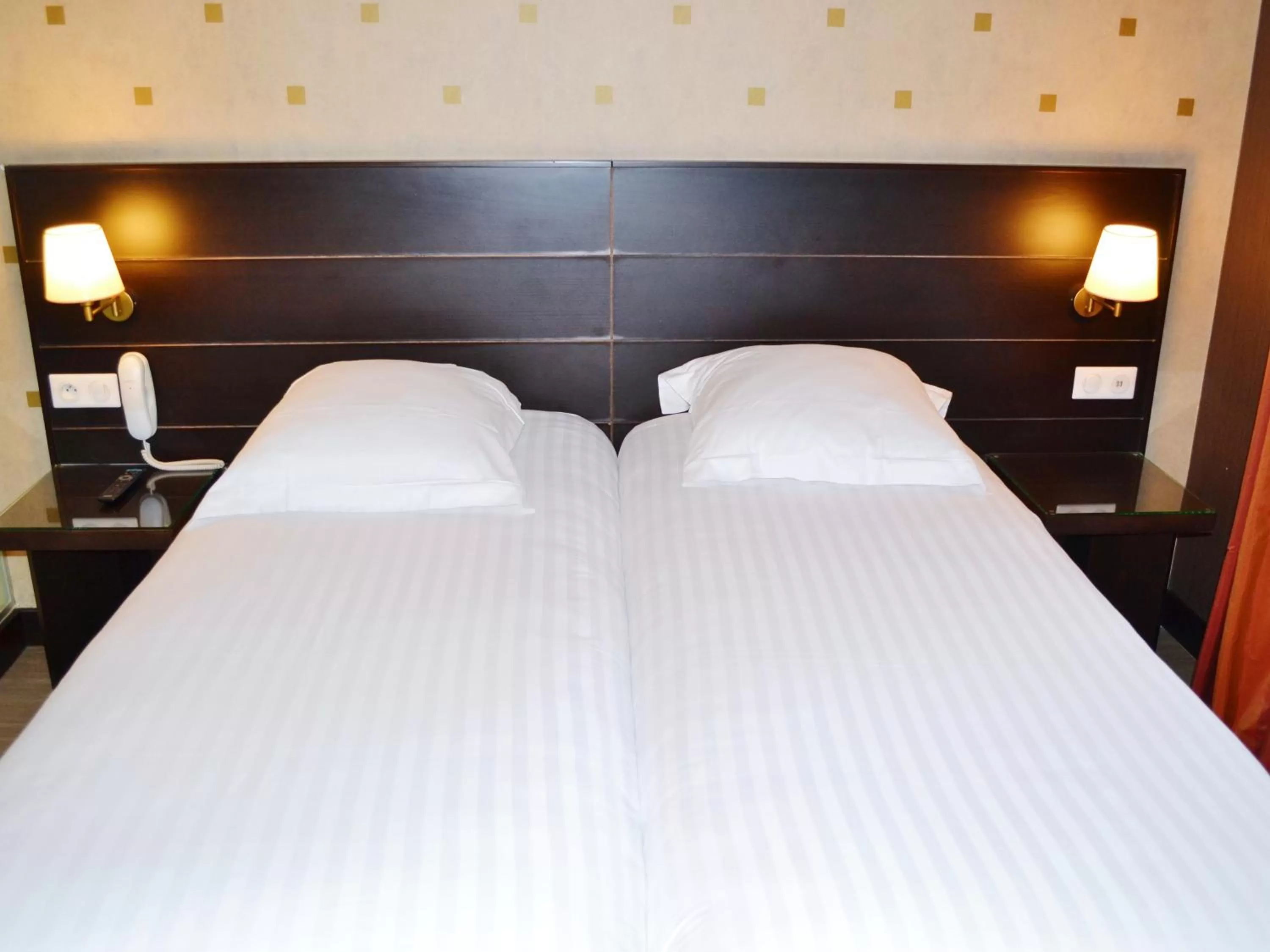 Classic Twin Room in Hôtel de l'Exposition - Tour Eiffel