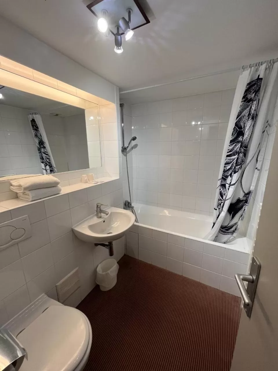 1 Double Bed in Kyriad Chantilly Nord ST Maximin Creil