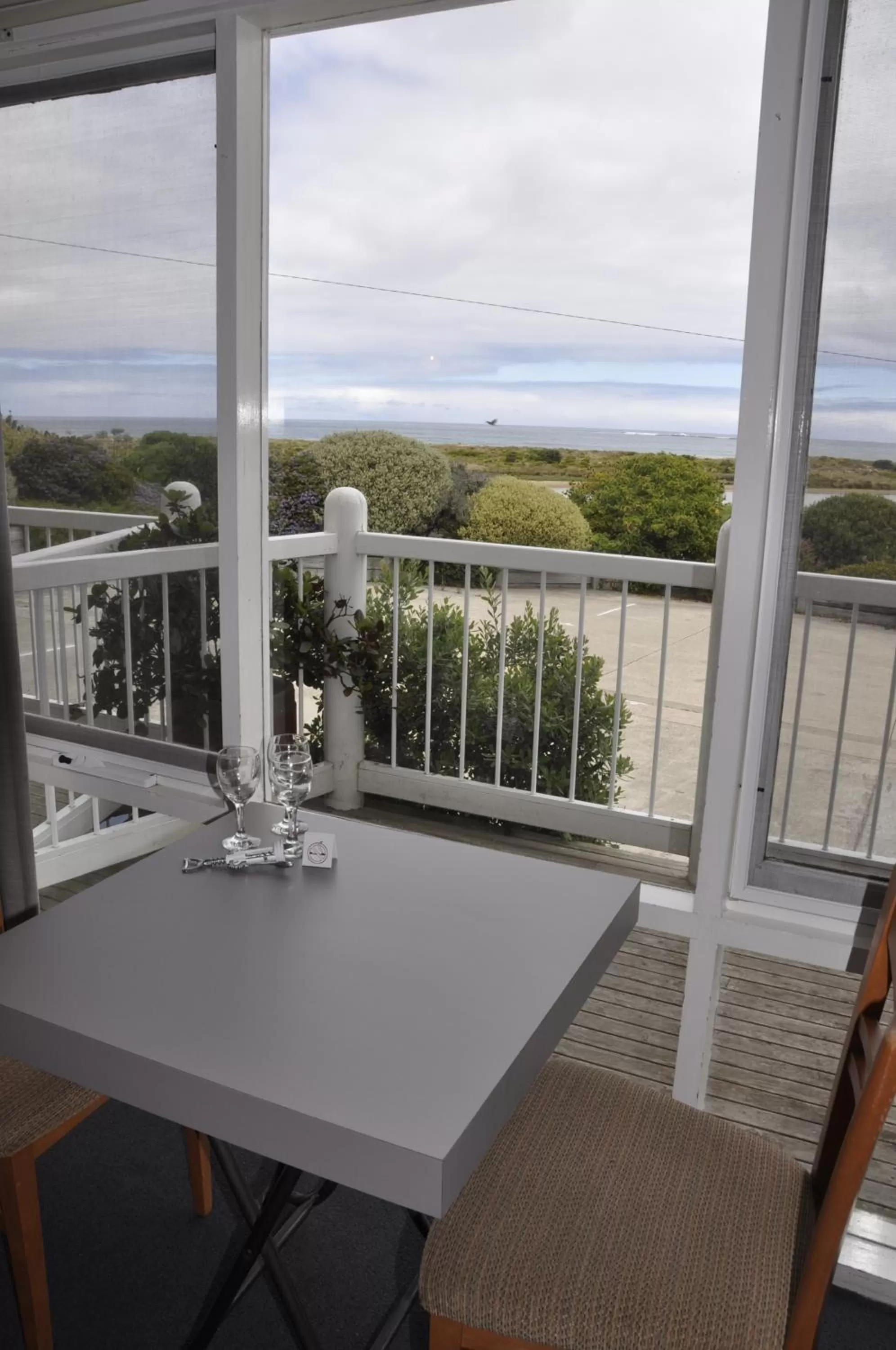Twin Room with Ocean View - Upper Balcony in A Great Ocean View Motel