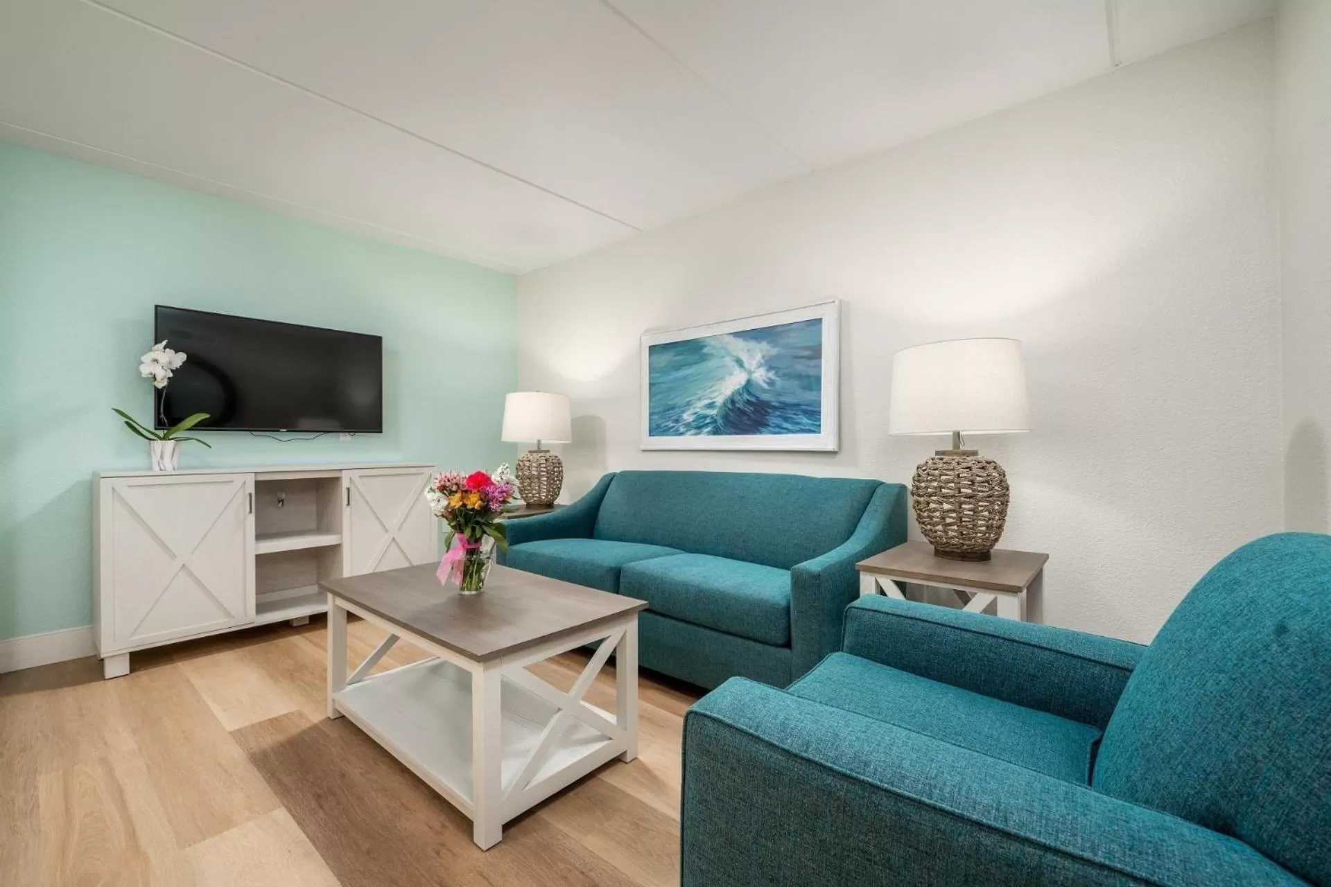 Pool Level 2 Queen Suite in Princess Royale Oceanfront Resort