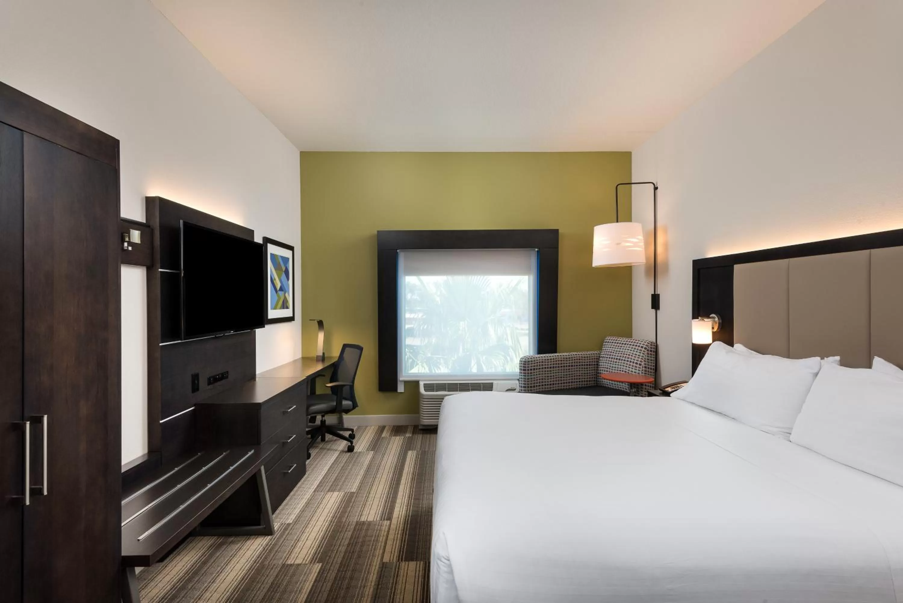 Holiday Inn Express & Suites Lakeland South by IHG