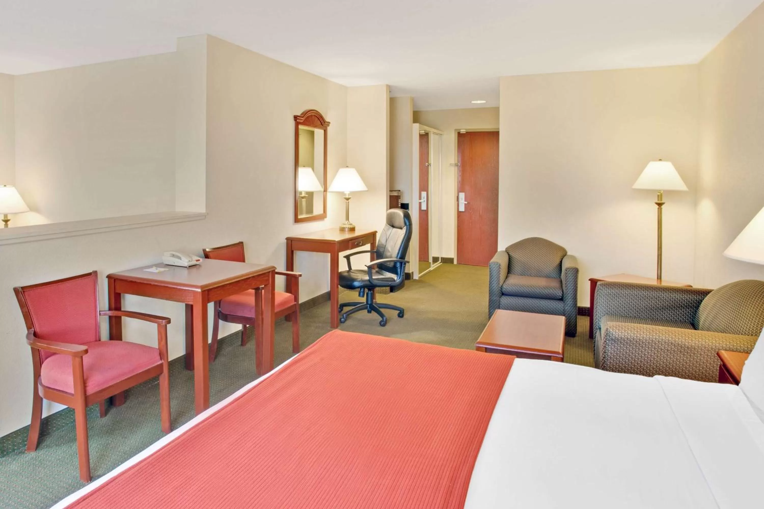 King Studio Suite - Non-Smoking in Days Inn & Suites by Wyndham Laurel Near Fort Meade