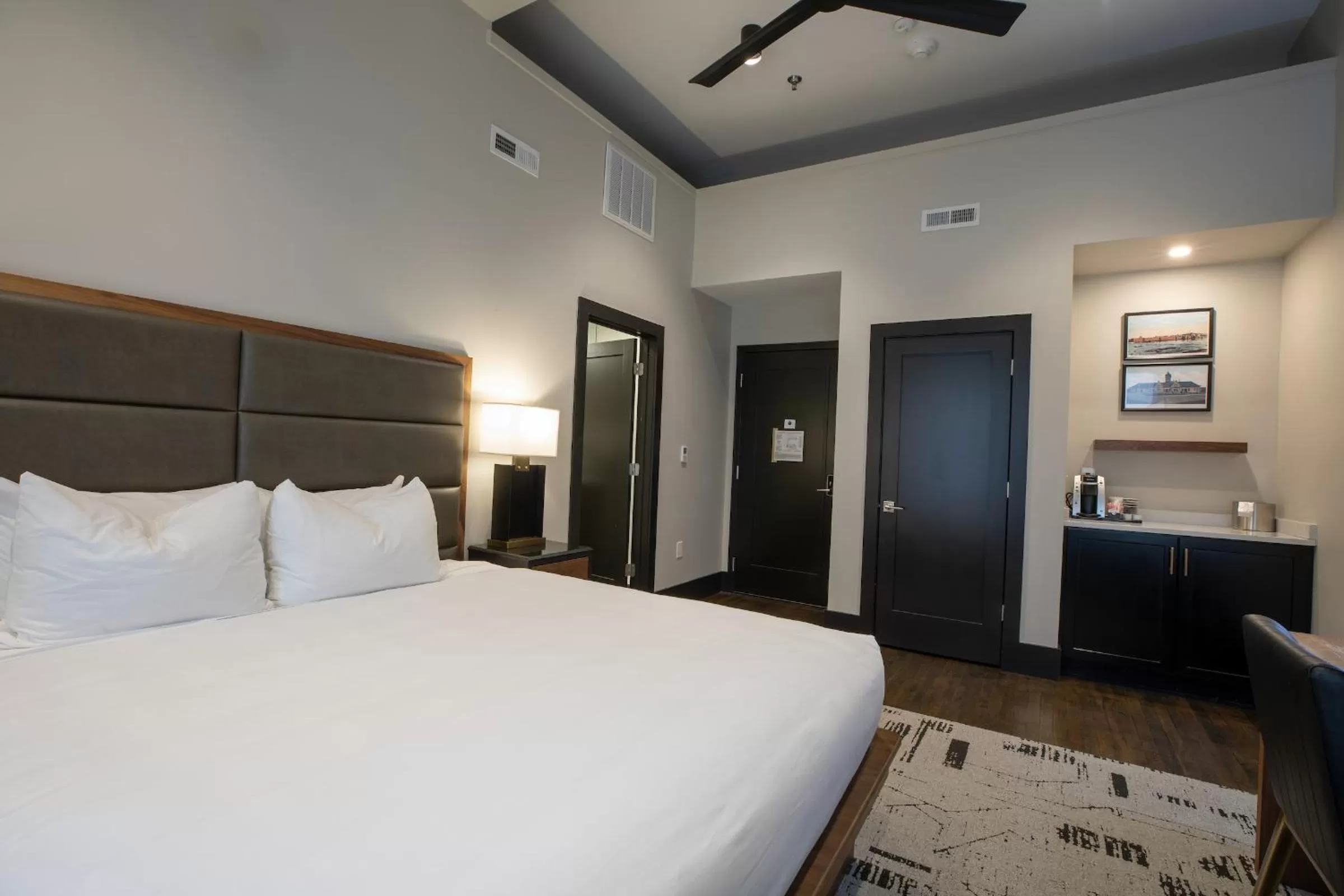 King Room in The Bee Hotel, Danville