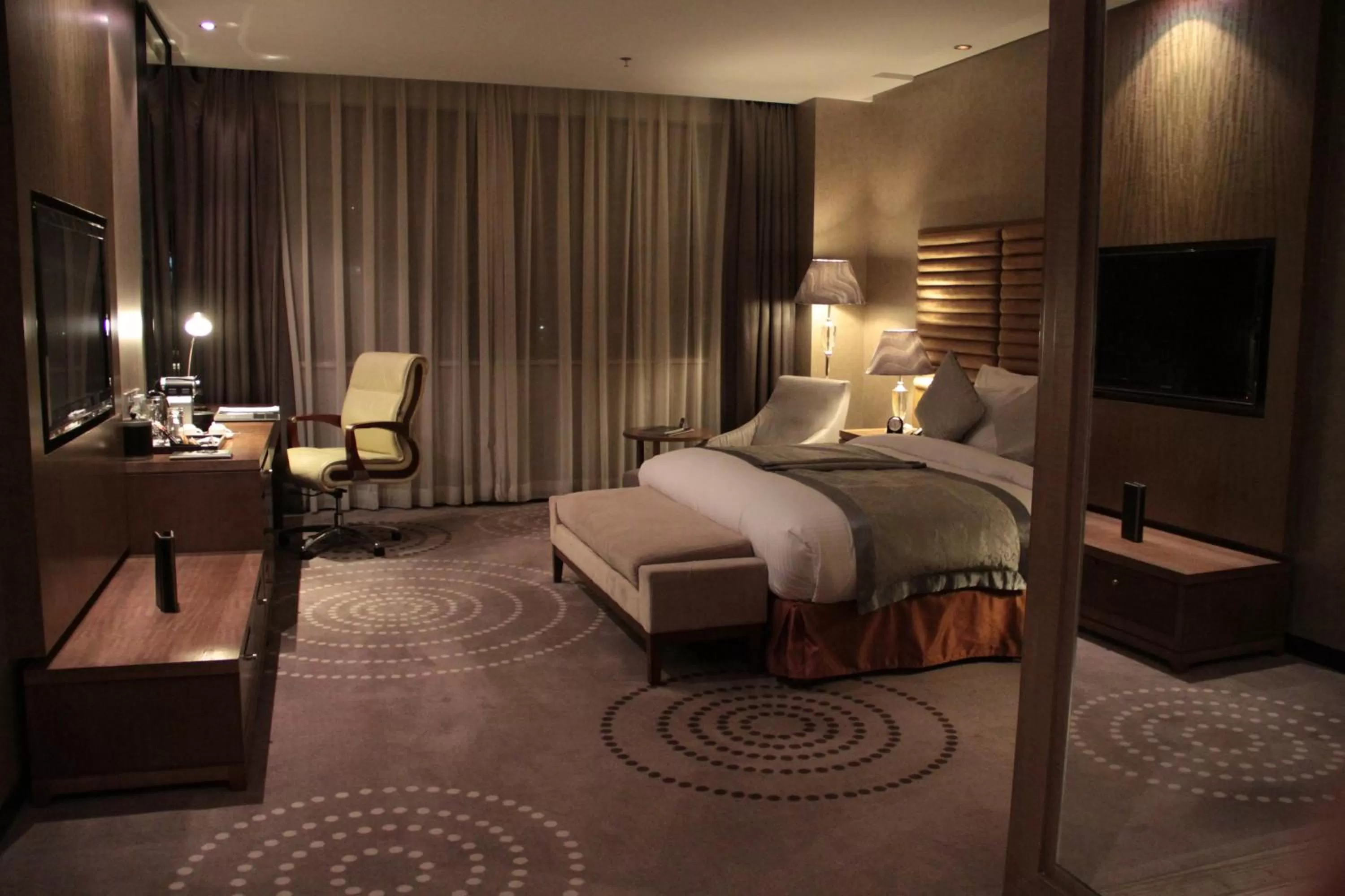 Deluxe King Room in Fleuve Congo Hotel By Blazon Hotels