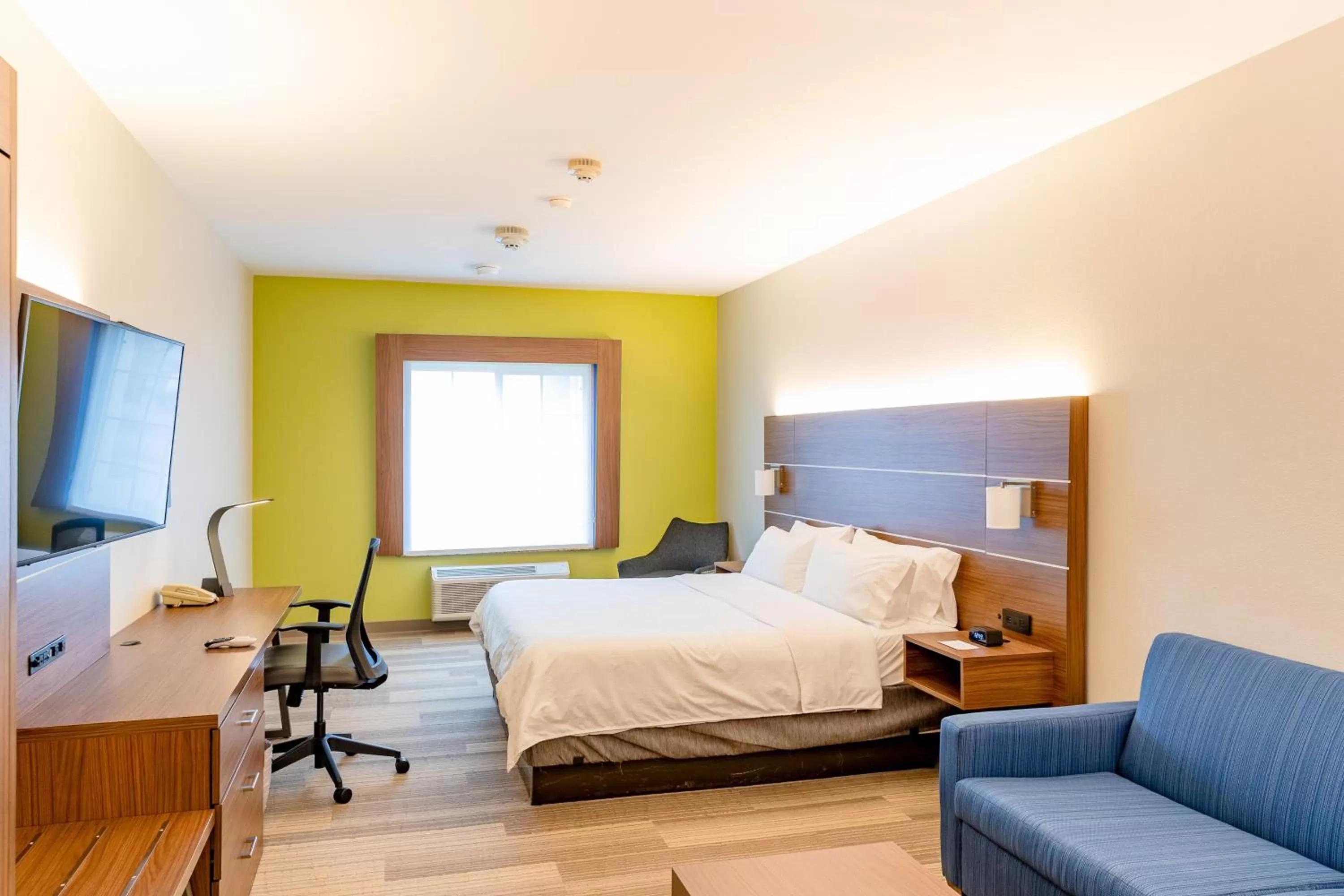 Suite with Two Queen Beds in Holiday Inn Express Hereford by IHG