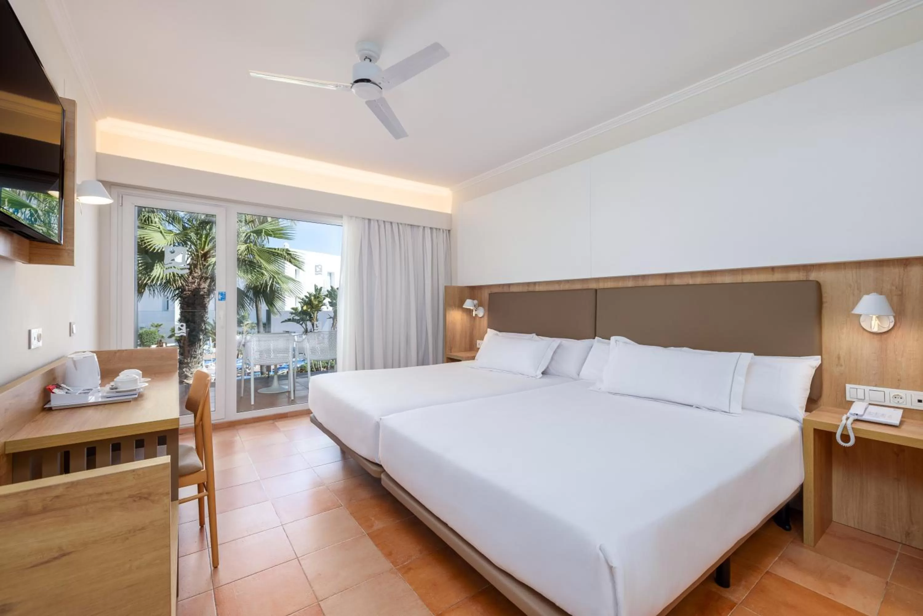 Superior Double Room with Two Double Beds in PLAYABALLENA SPA HOTEL
