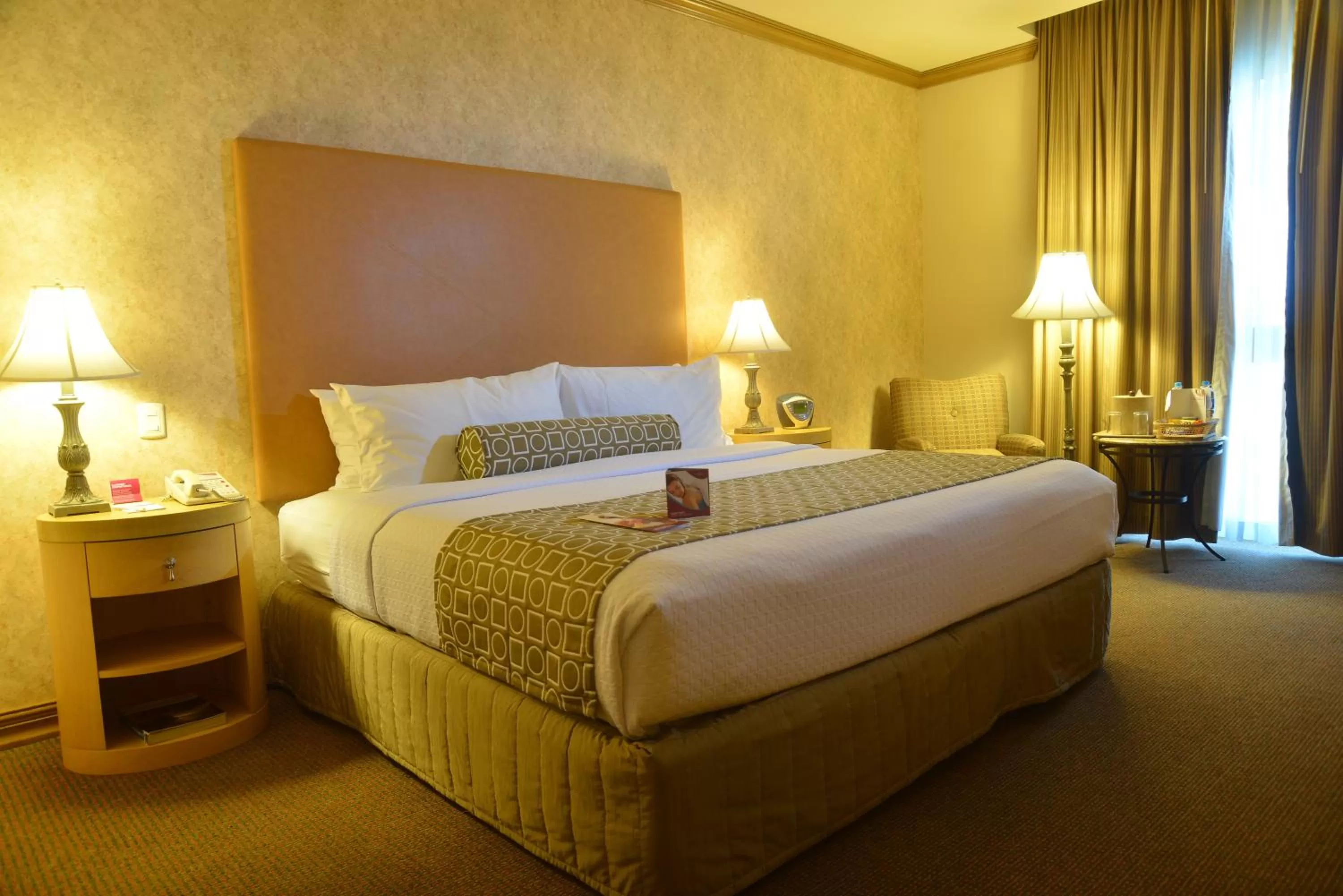 Standard King Room with Lounge Access in Crowne Plaza Torreon by IHG
