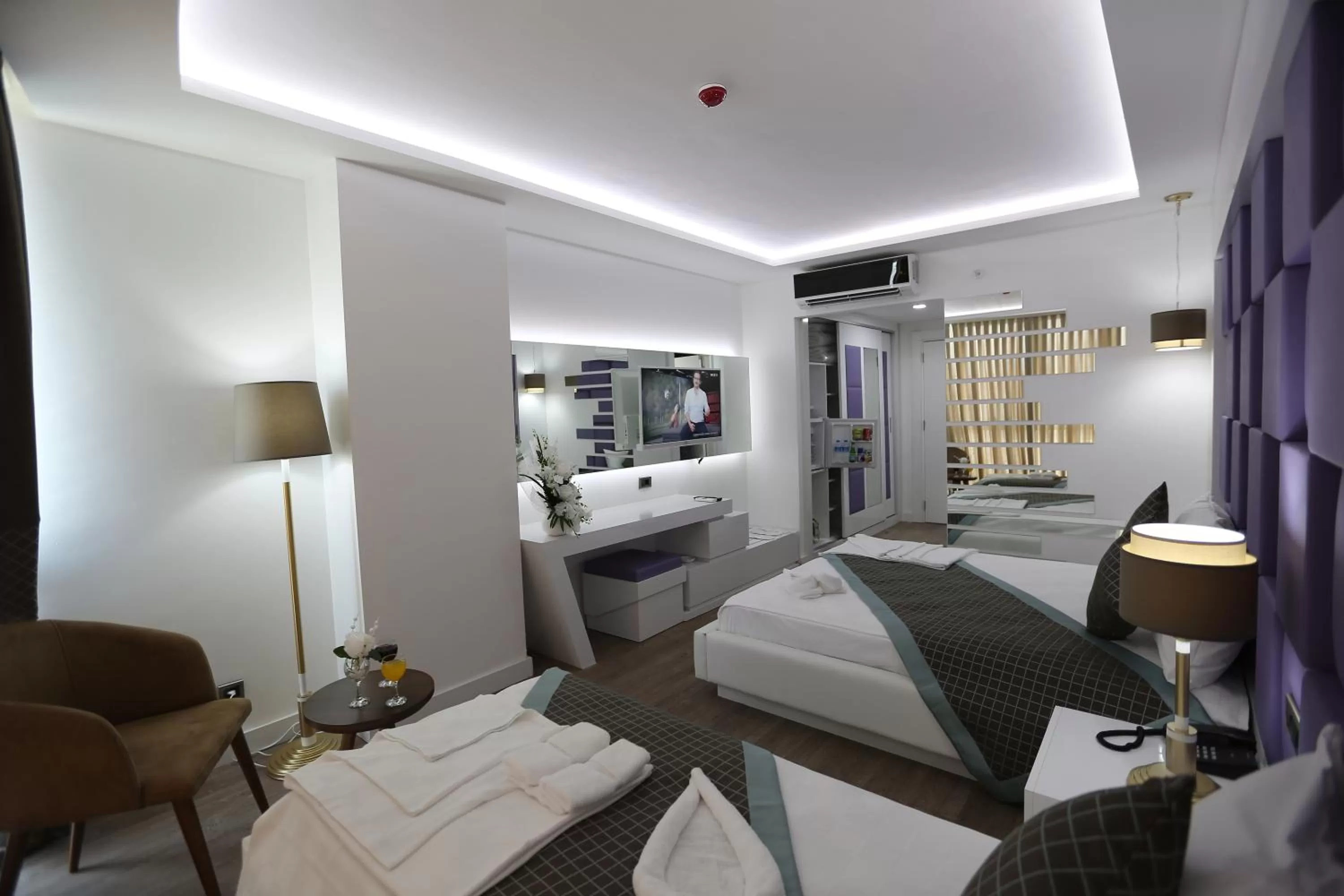 Standard Triple Room in Elips Royal Hotel & SPA