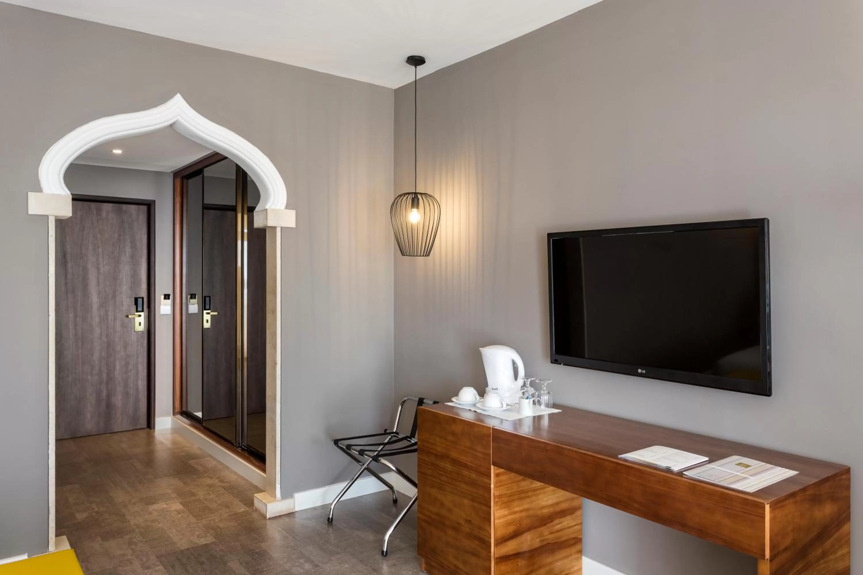 Double or Twin Room with Side Sea View in AP Oriental Beach - Adults Friendly