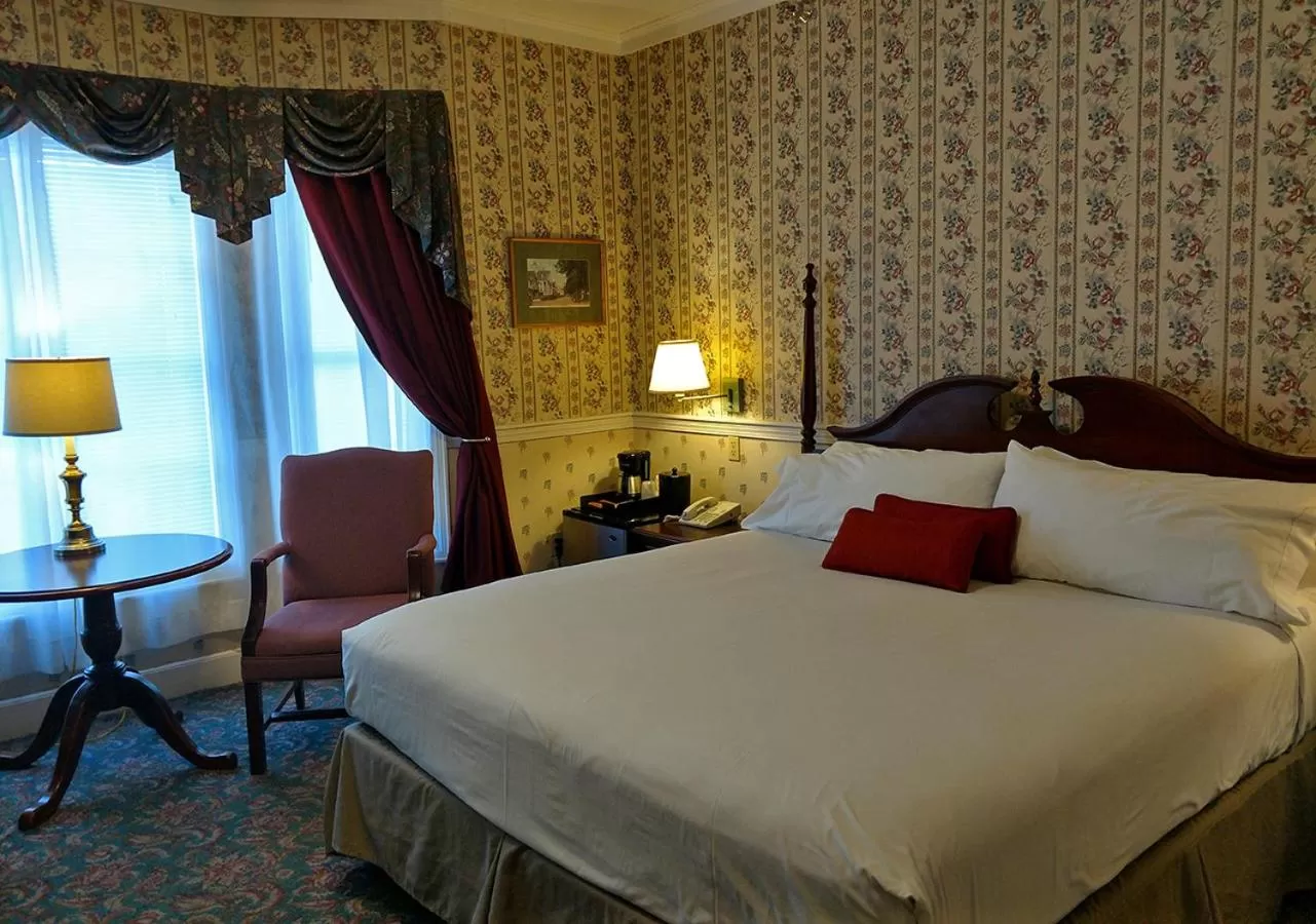 Superior King Room in Thayers Inn