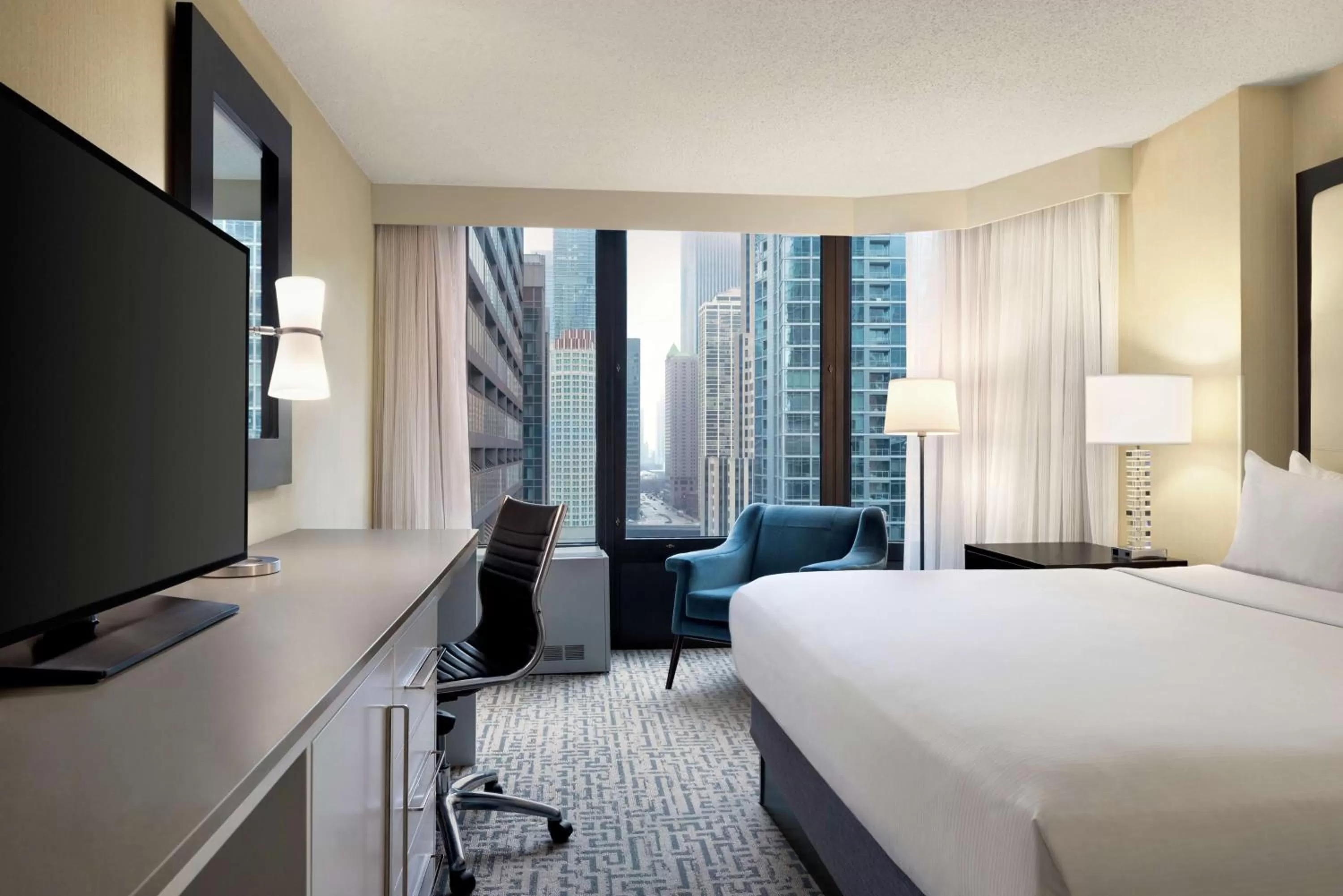 King Room with City View - Non-Smoking in DoubleTree by Hilton Chicago Magnificent Mile