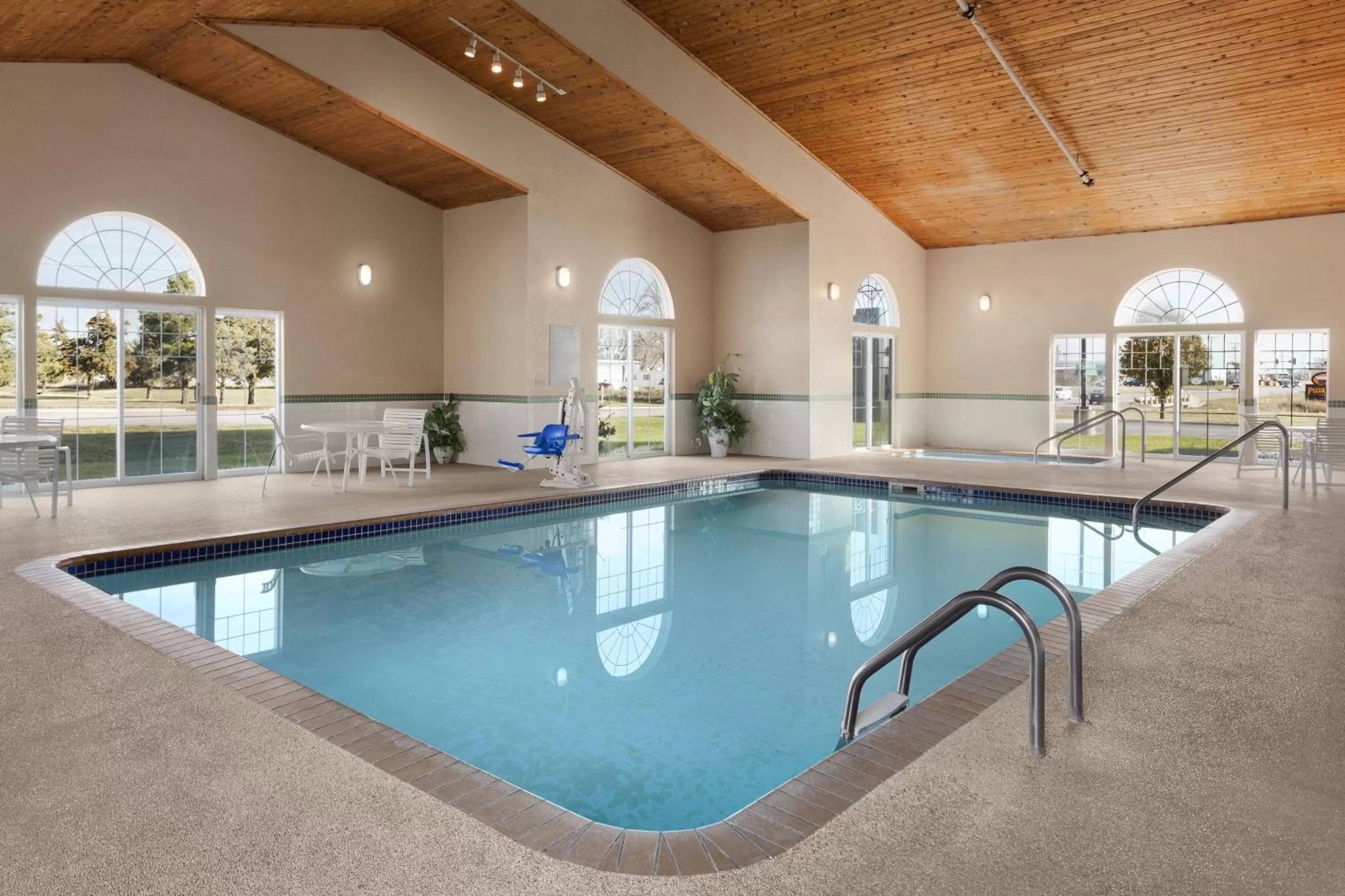 Studio Suite with King Bed and Sofa Bed - Roll-In Shower/Kitchenette in Best Western Harmony Inn Fort Dodge Iowa