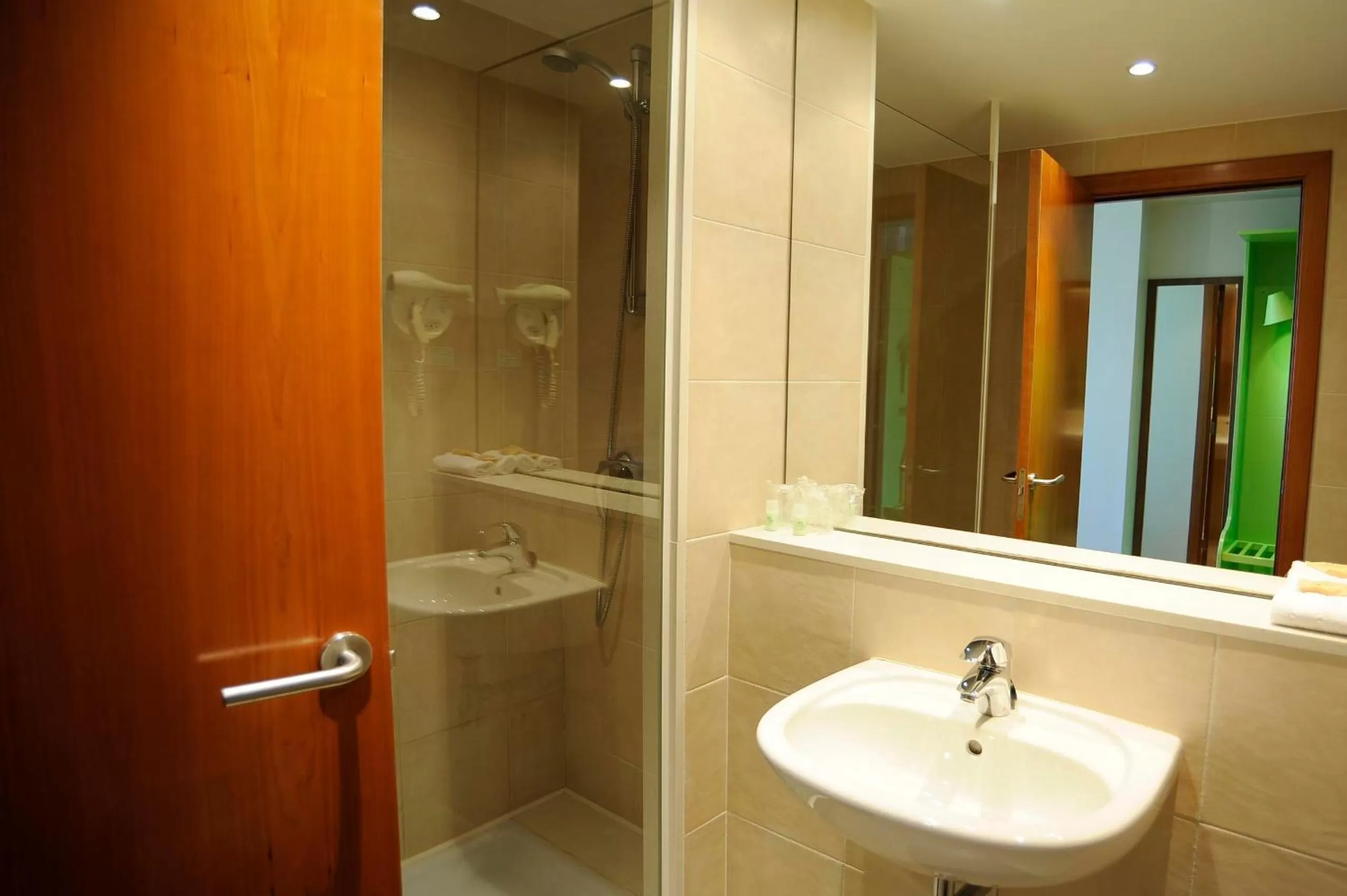 Twin Room in Travelodge BCN Cornella Fira