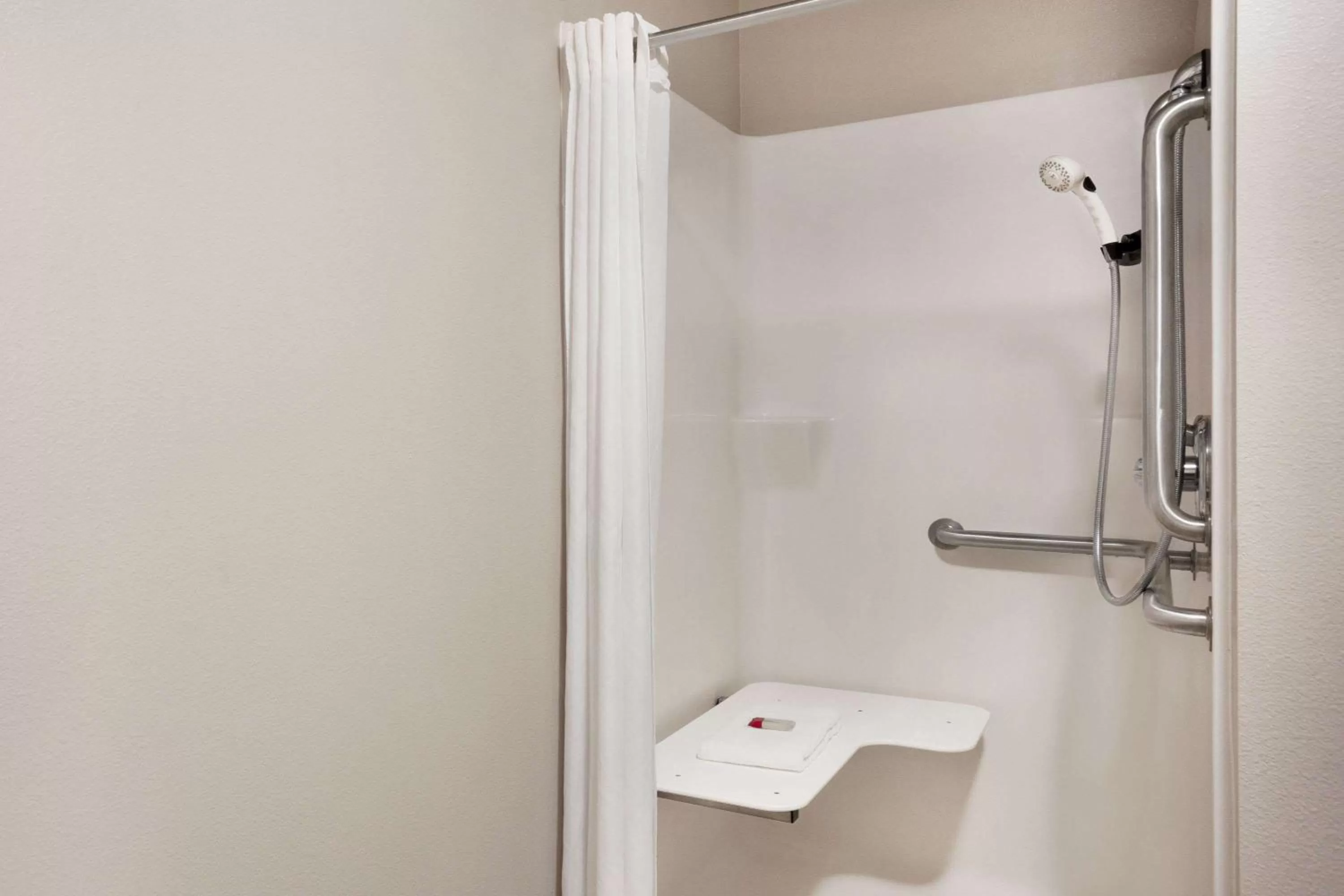 Double Room with Two Double Beds - Mobility Access/Non-Smoking in Baymont by Wyndham Hearne