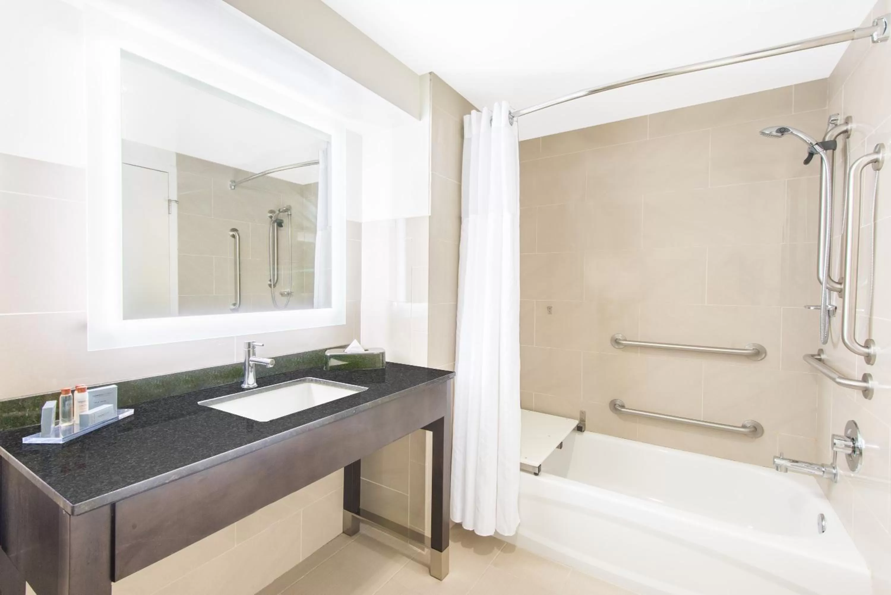 King Room - Non-Smoking in Wingate by Wyndham Niagara Falls