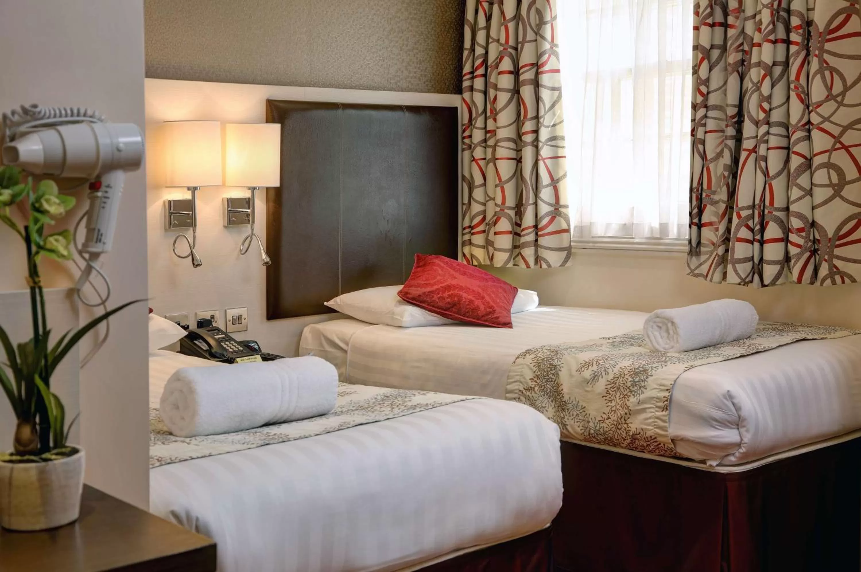 Standard Twin Room in Best Western Buckingham Palace Rd