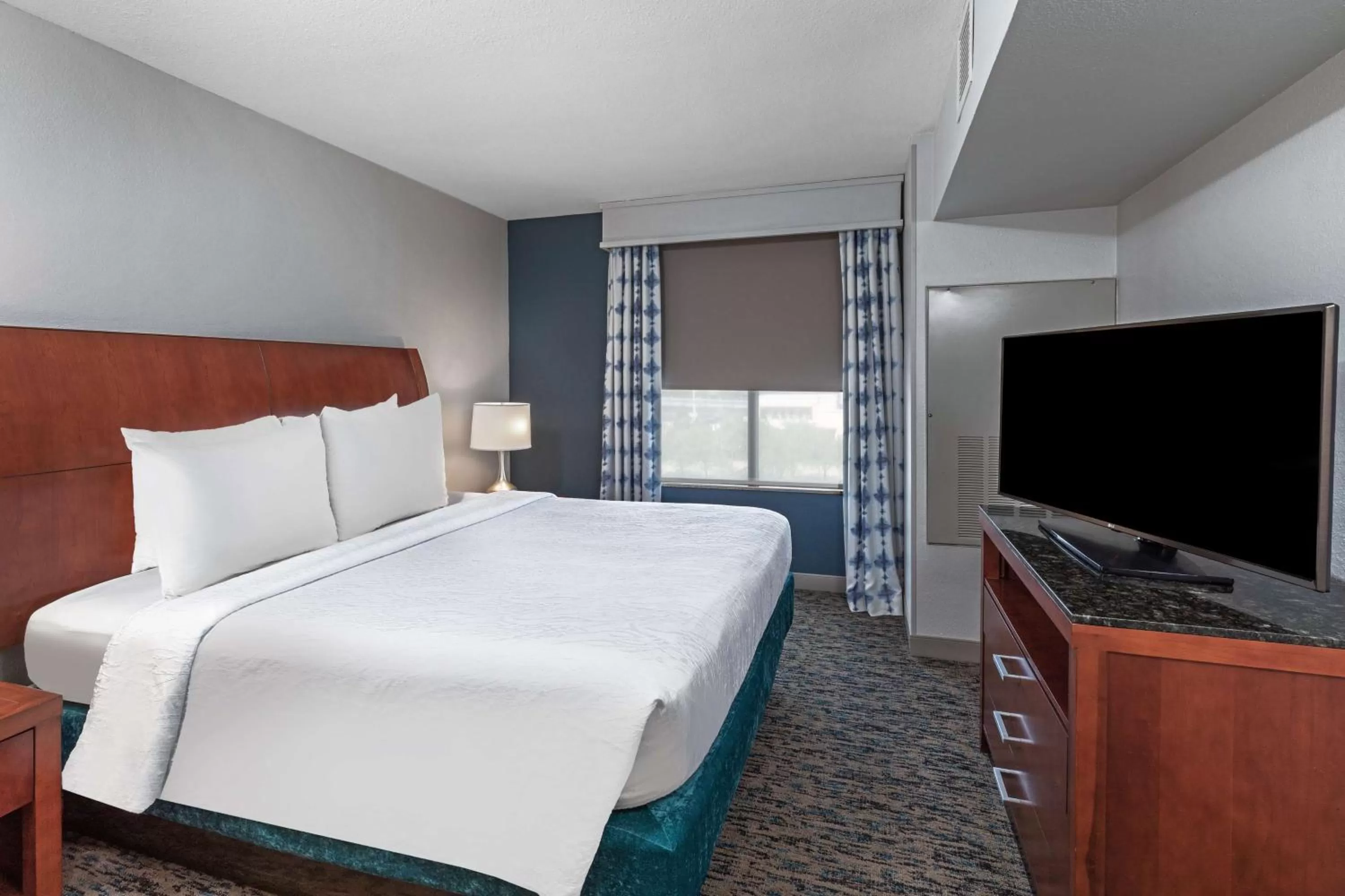 Junior King Suite with Seating Area in Hilton Garden Inn Houston/Sugar Land