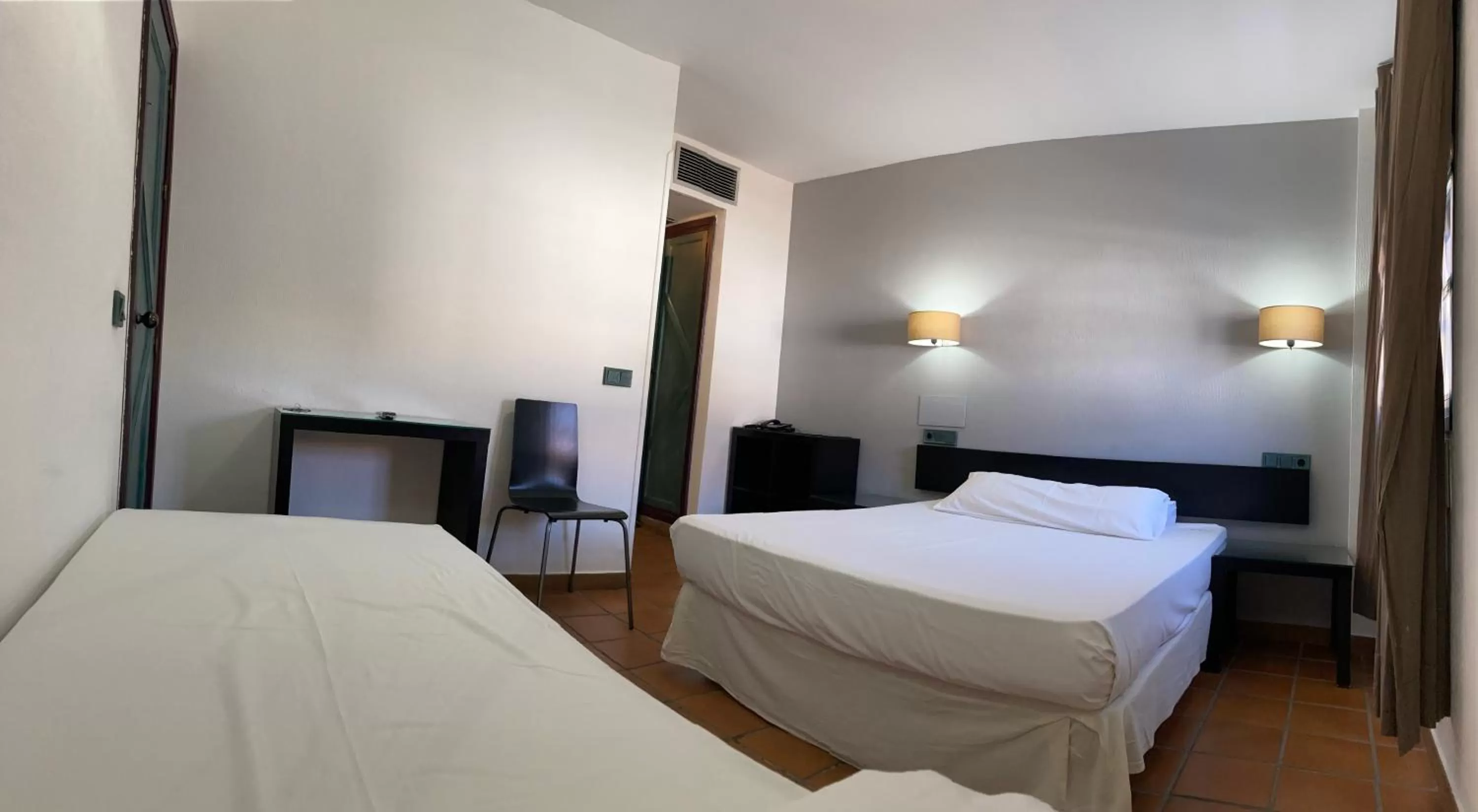 Double Room with Extra Bed in Hotel Almagro