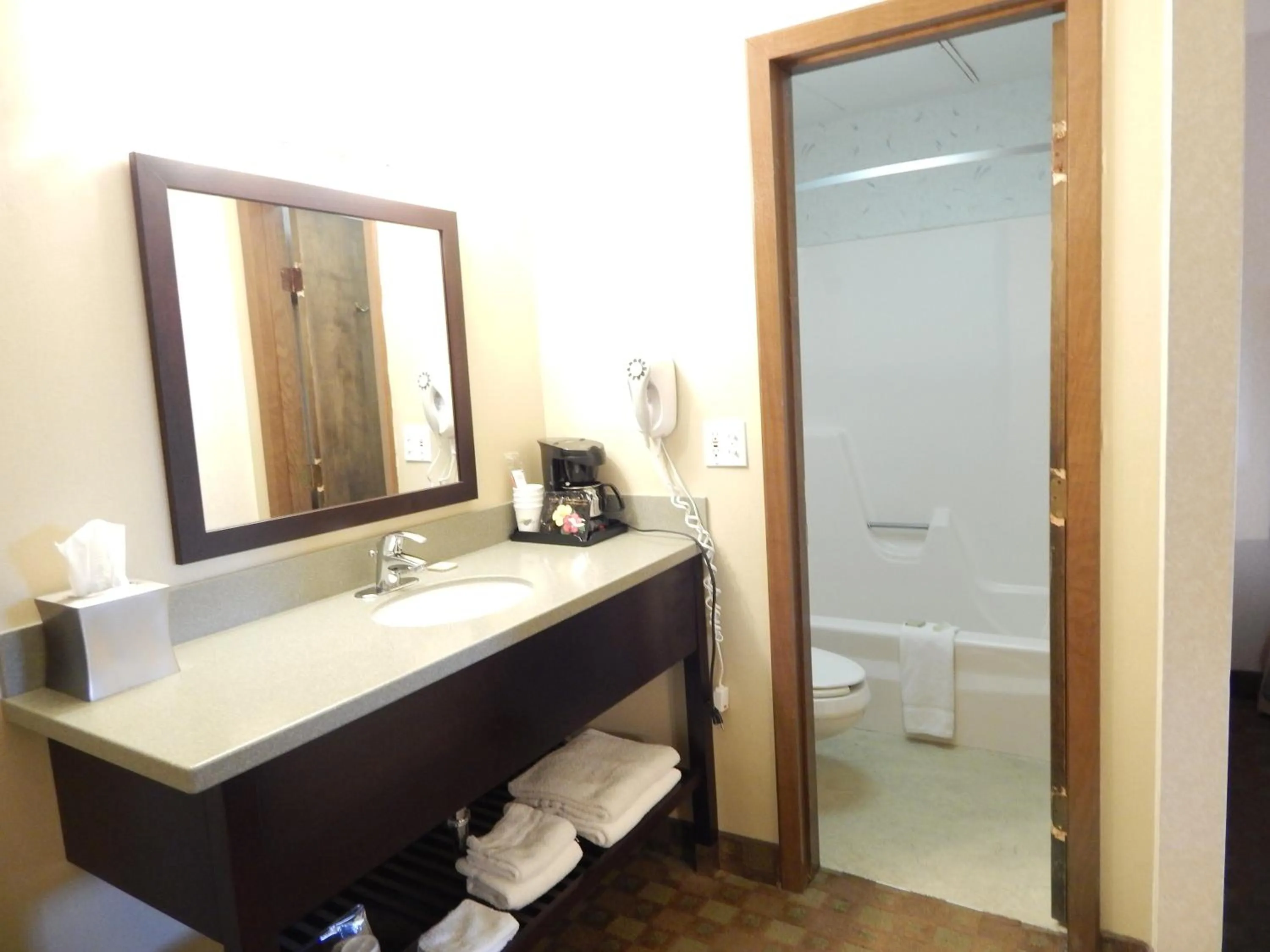 Queen Room - Mobility Access/Non-Smoking in Super 8 by Wyndham White River Junction