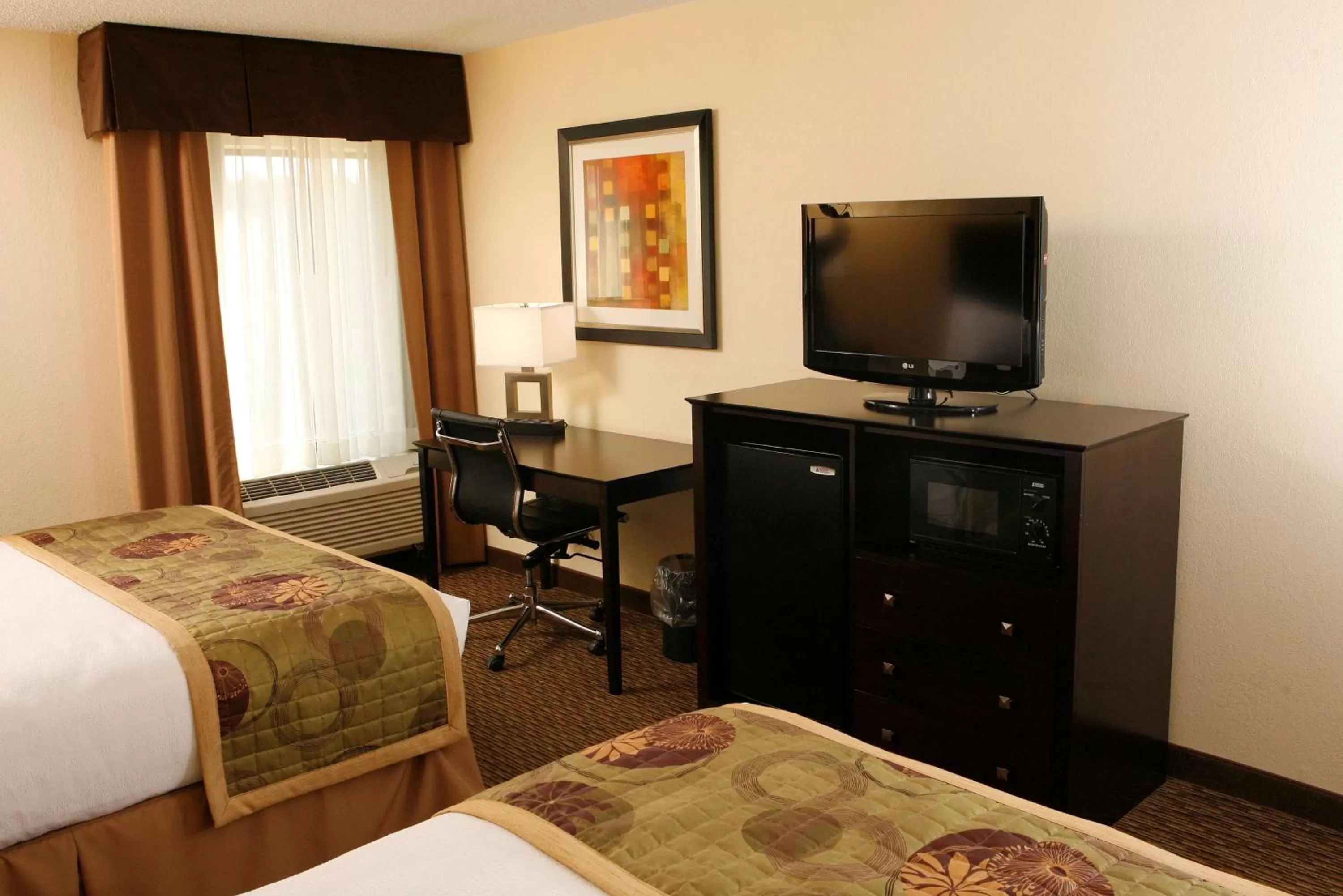 Queen Room with Two Queen Beds and Bath Tub - Disability Access/Non-Smoking in Best Western Plus Goldsboro