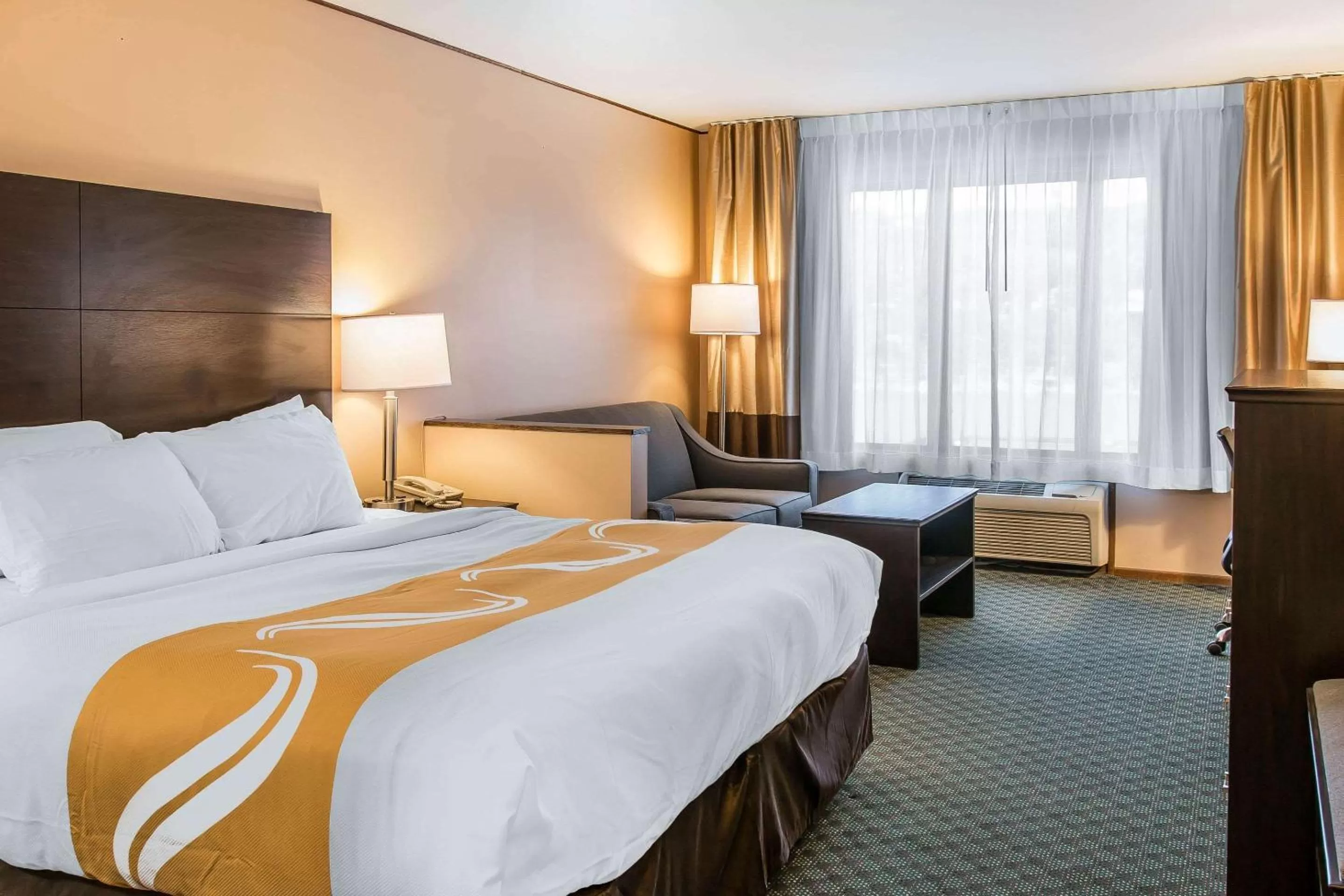 King Suite with Sofa Bed in Quality Inn & Suites Houghton Downtown