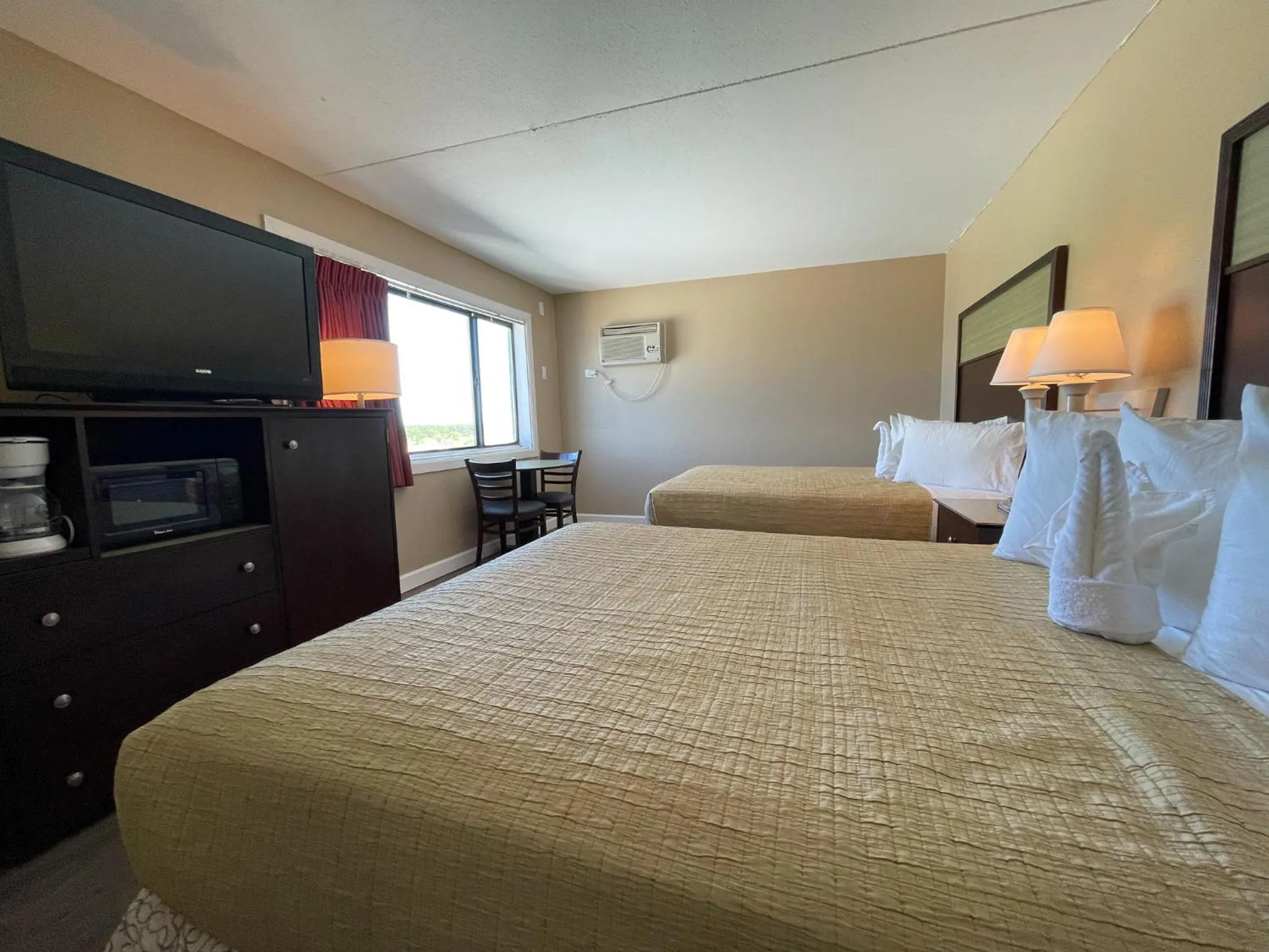 Side View Queen Room  in Polynesian Oceanfront Hotel