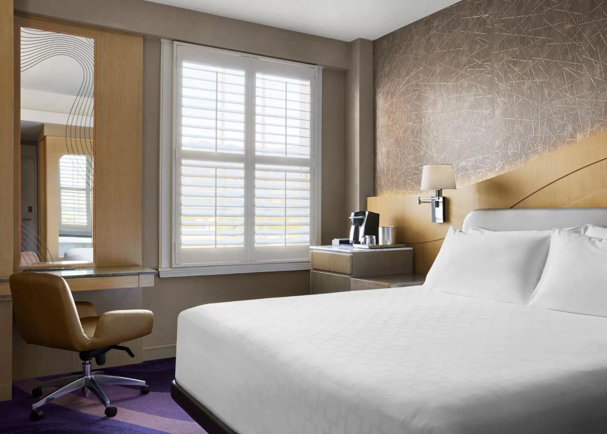 Hearing Accessible Classic One King Bed in Pasadena Hotel & Pool