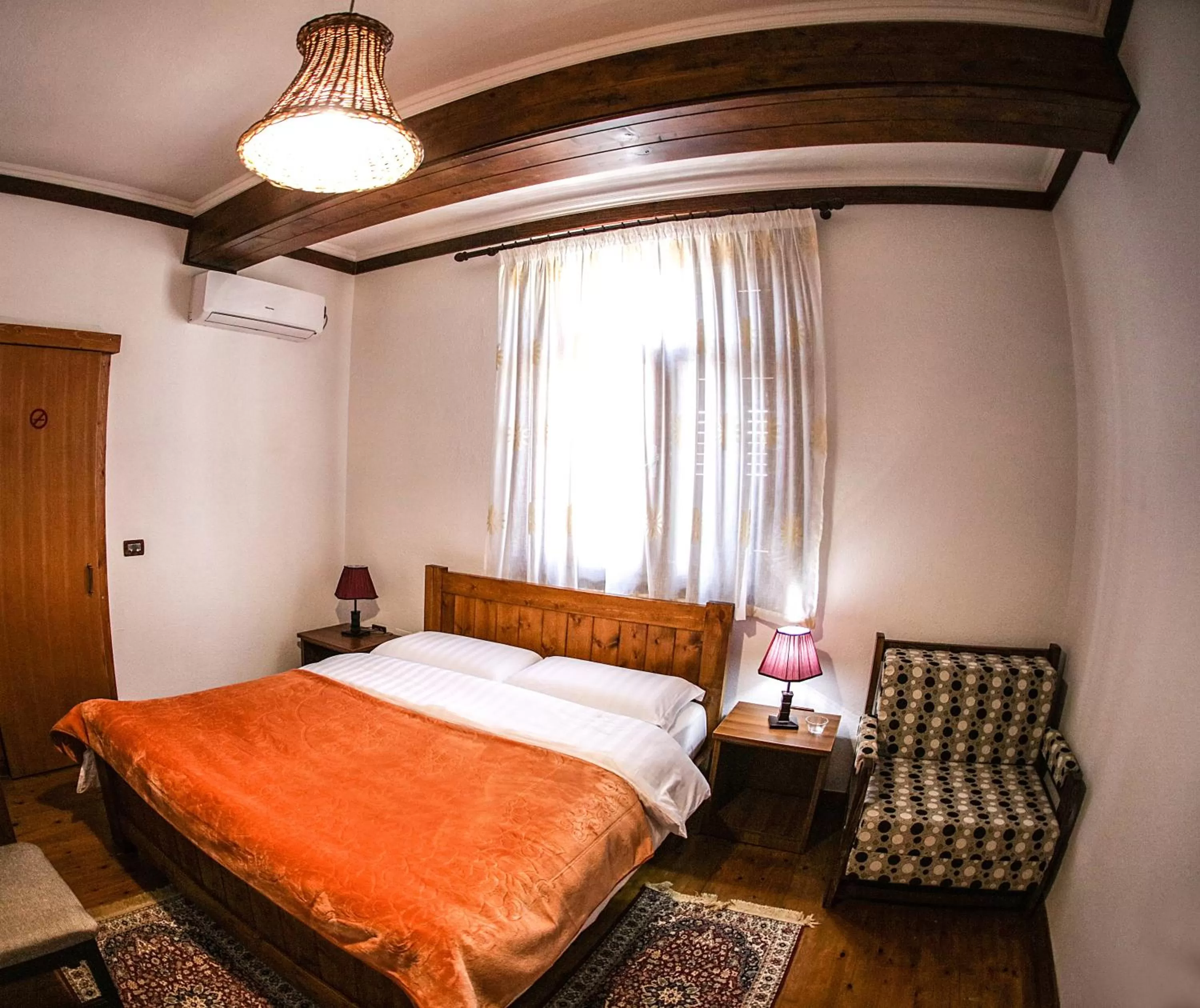 Double Room - single occupancy in Hotel Bujtina e Bardhe