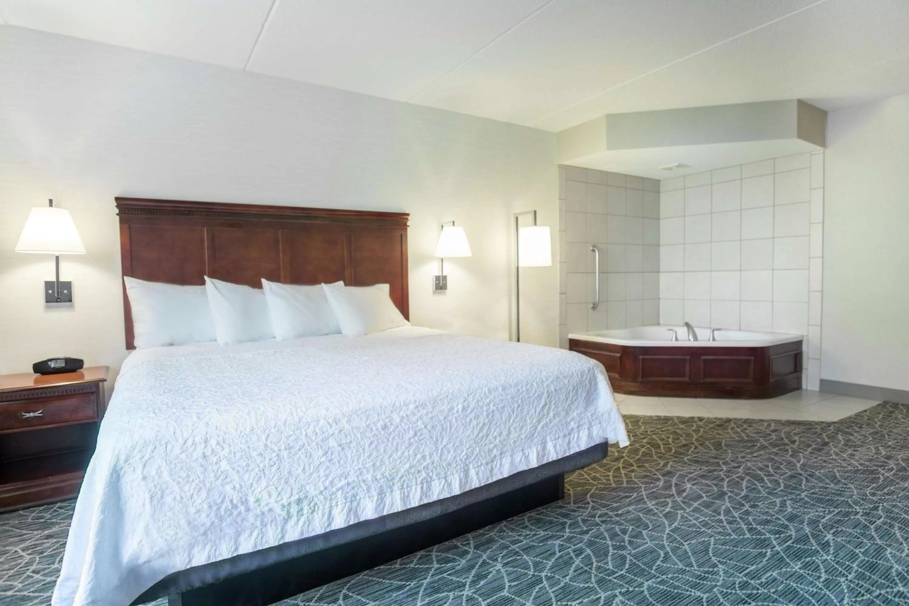 Bed in Hampton Inn & Suites Berkshires-Lenox