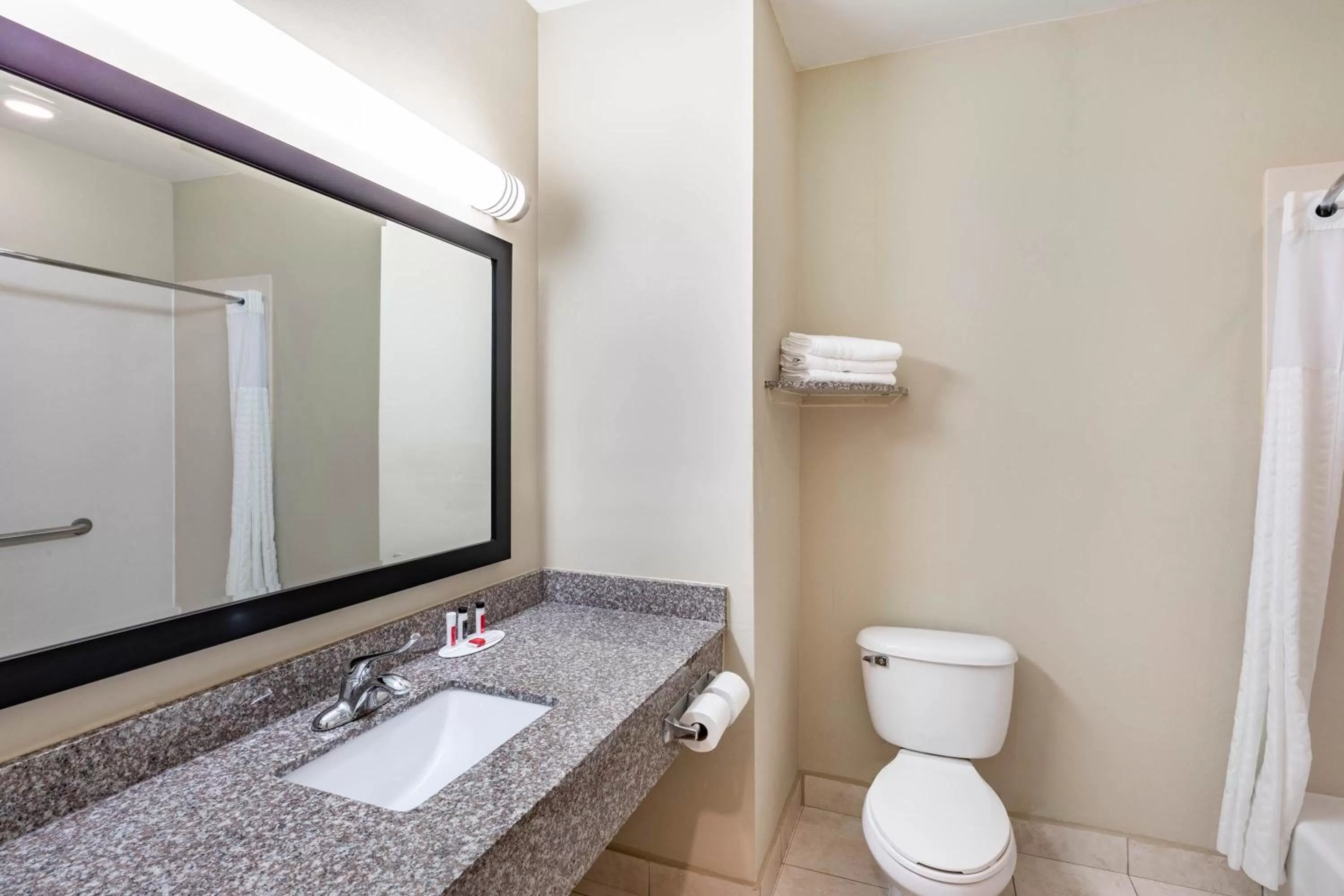 Queen Suite - Non-Smoking in Baymont by Wyndham Victoria